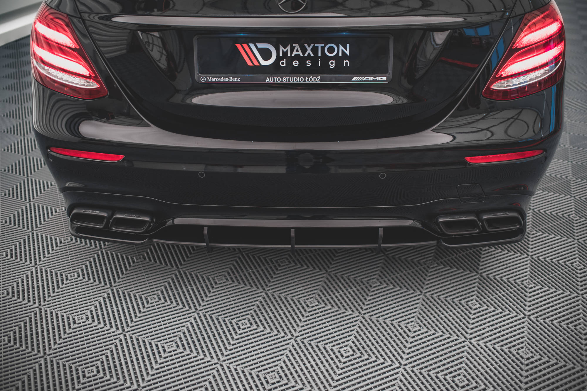 Maxton Design Street Pro Heckschürze passend für Mercedes-Benz E63 AMG Kombi/Limousine S213/W213