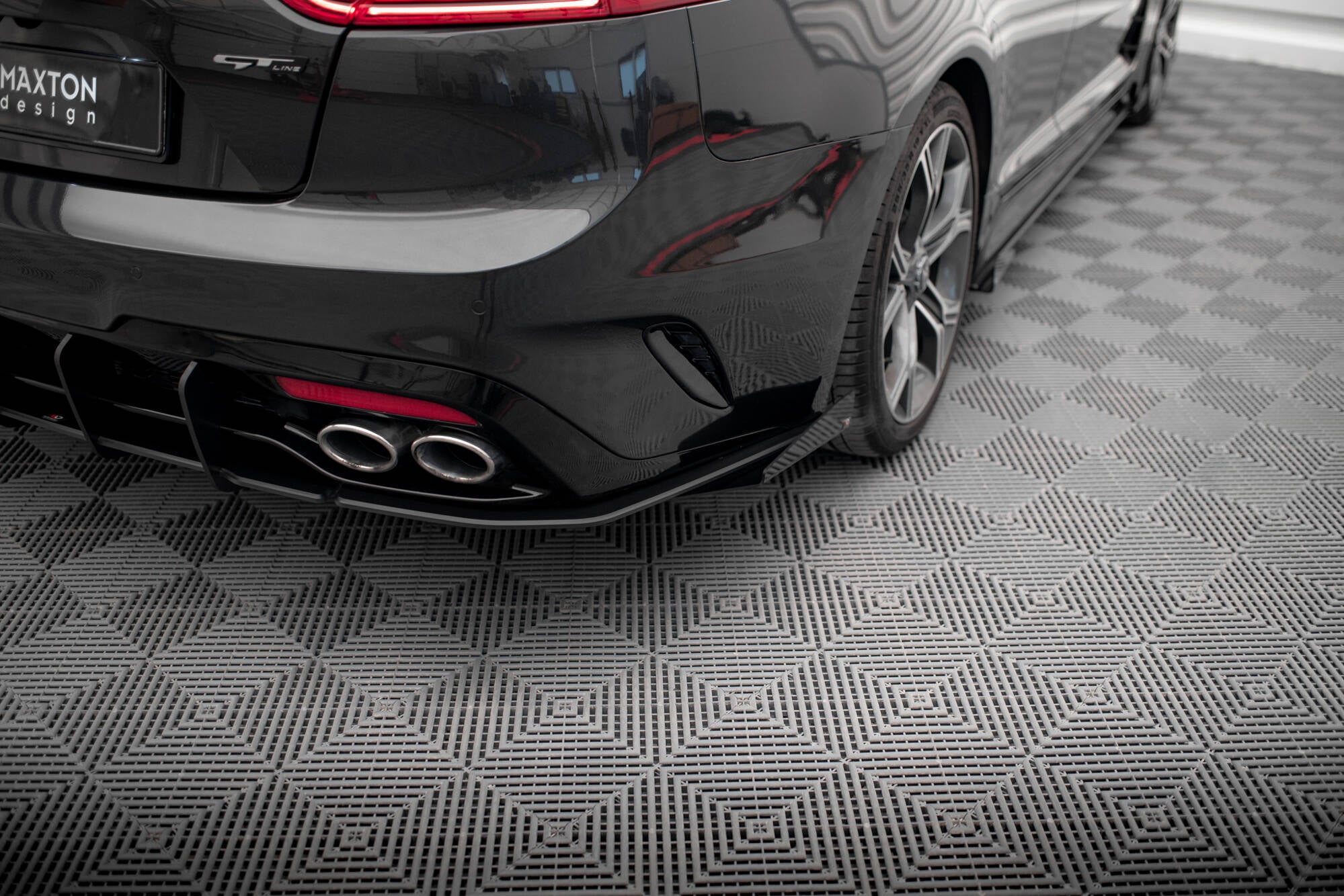 Maxton Design Street Pro Heck Ansatz Flaps Diffusor + Flaps passend für Kia Stinger GT / GT-Line Mk1 schwarz Hochglanz
