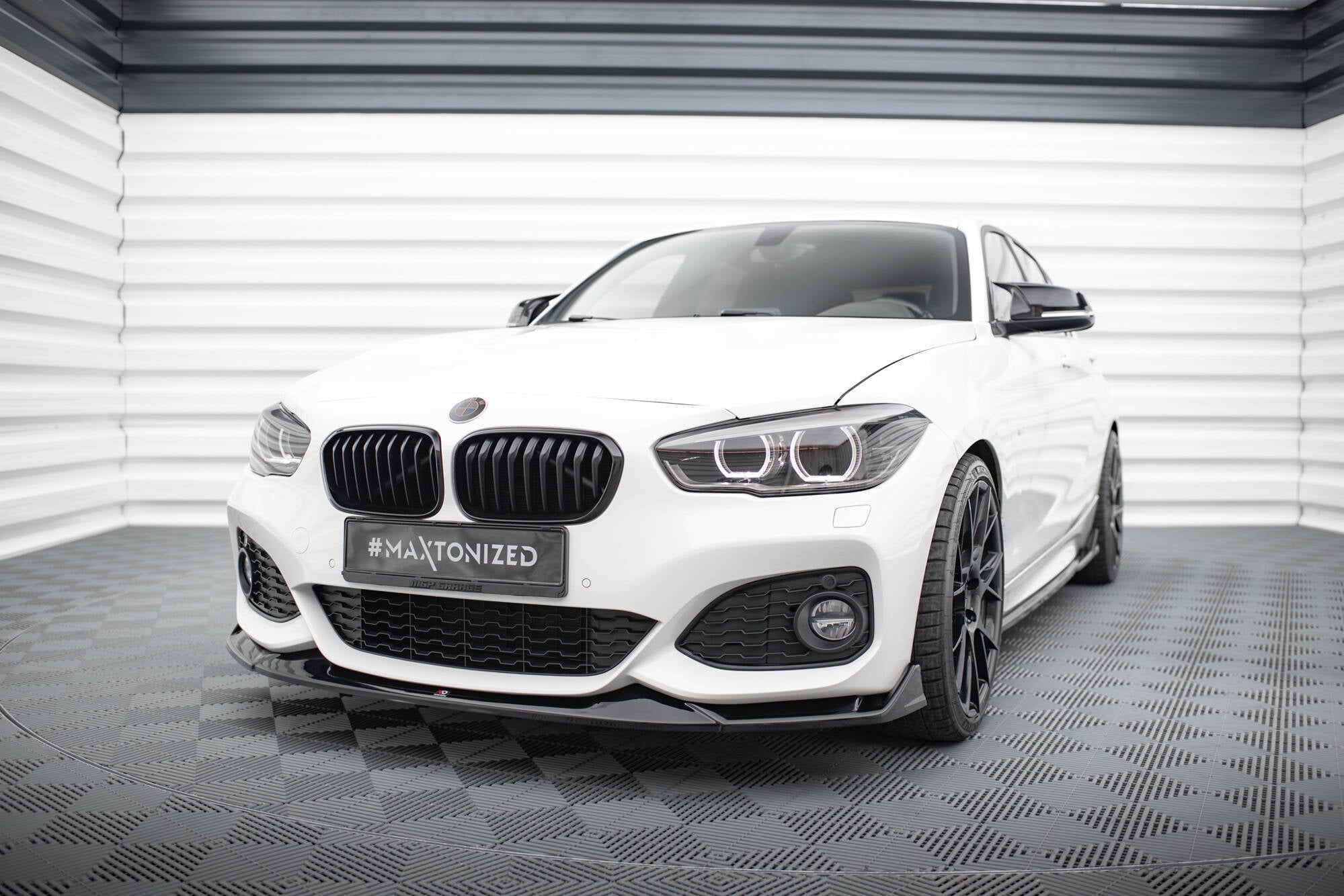 Maxton Design Street+ Spoilerlippe Front Ansatz V.4 passend für CSL Look BMW 1er M-Paket / M140i F20 Facelift schwarz Hochglanz