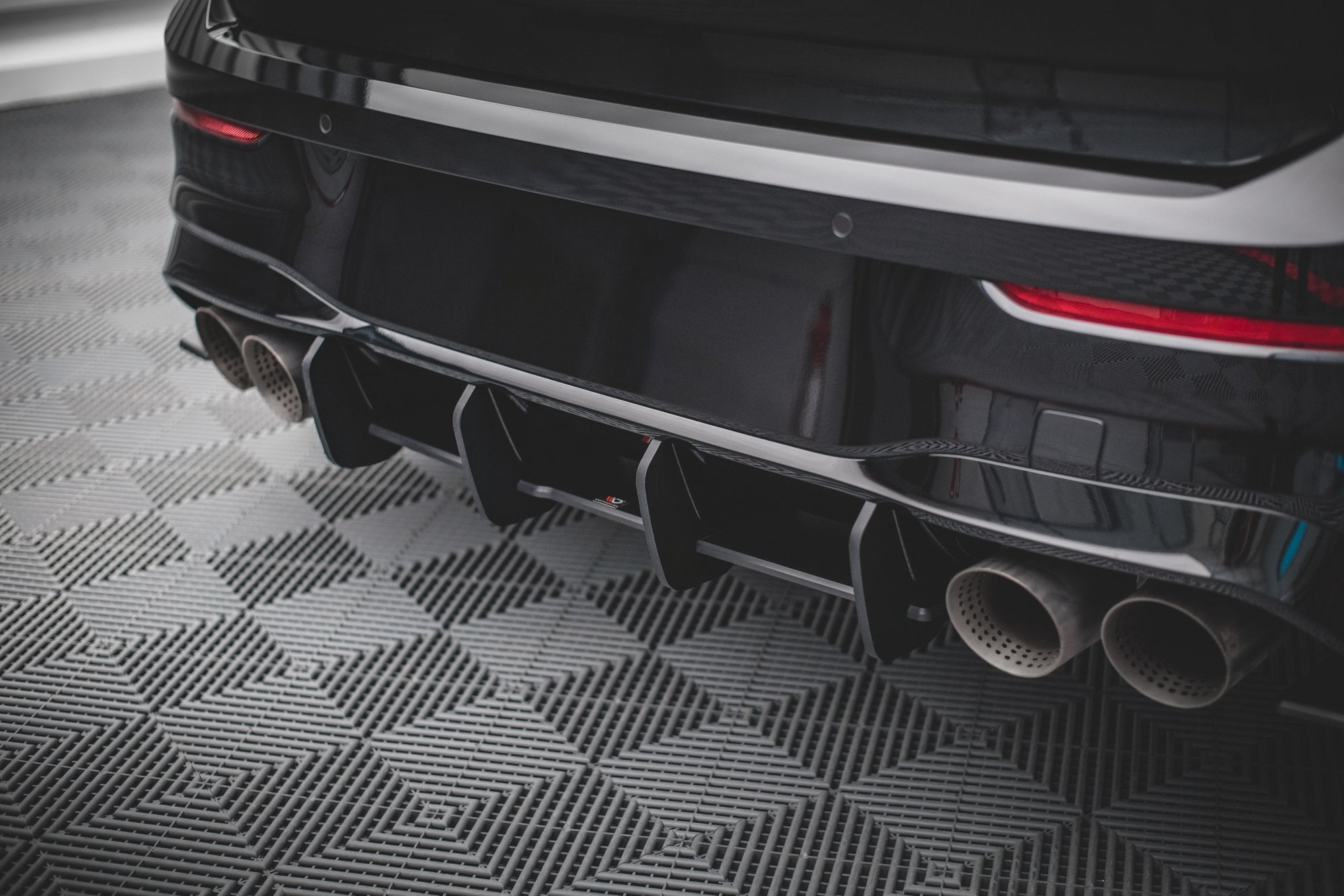 Maxton Design Street Pro Heckschürze passend für VW Golf R Mk8