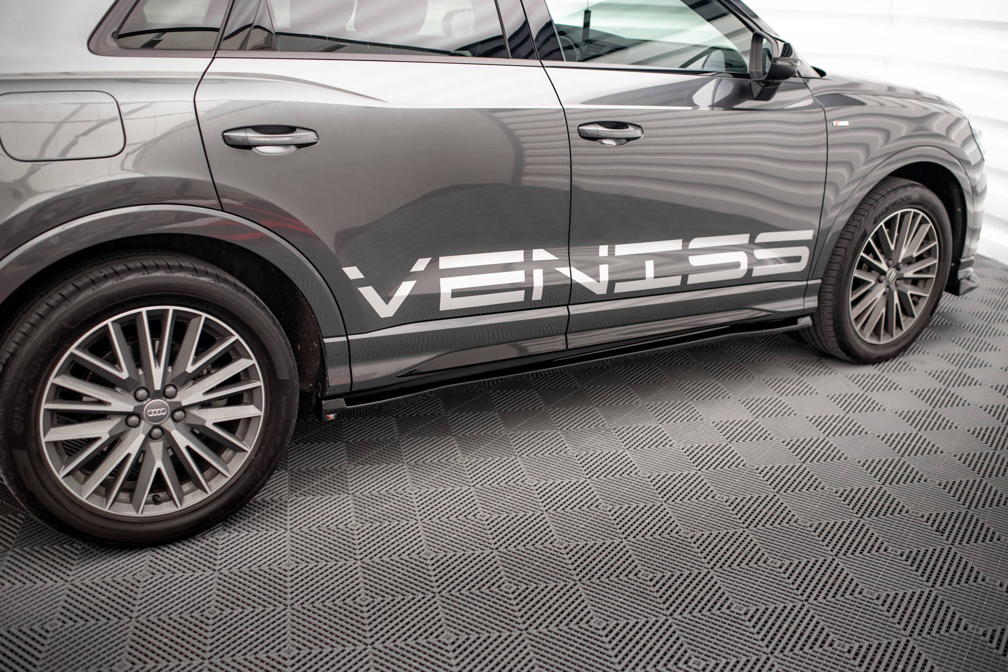 Maxton Design Street+ Seitenschweller Leisten passend für V.1 passend für Audi Q3 S-Line / RSQ3 F3 schwarz Hochglanz