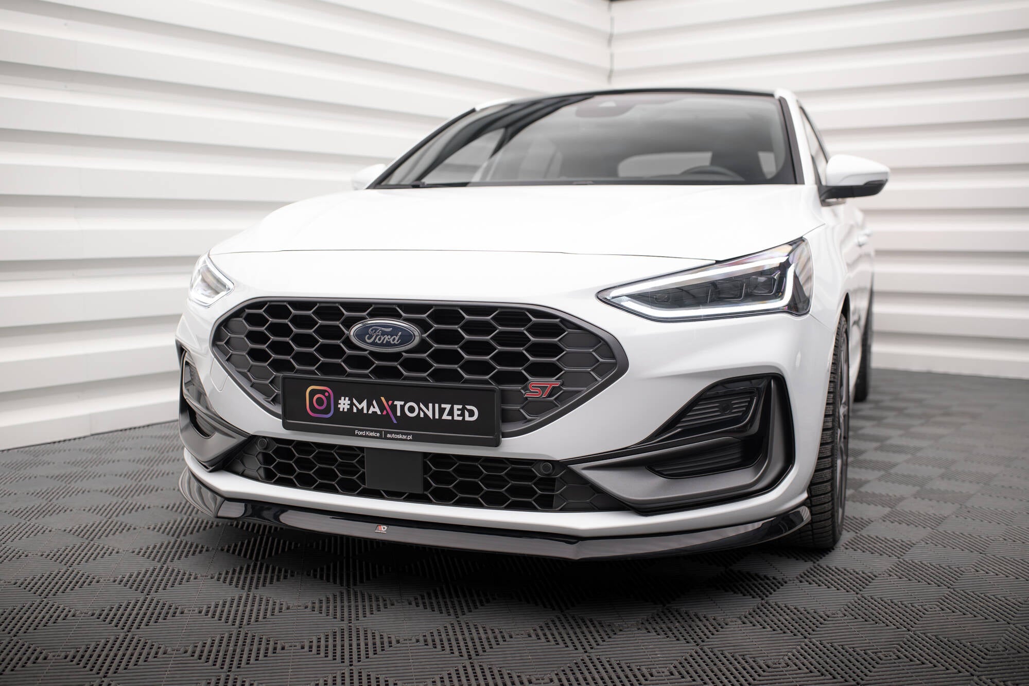Maxton Design Street+ Spoilerlippe Front Ansatz V.8 passend für Ford Focus ST / ST-Line Mk4 Facelift schwarz Hochglanz