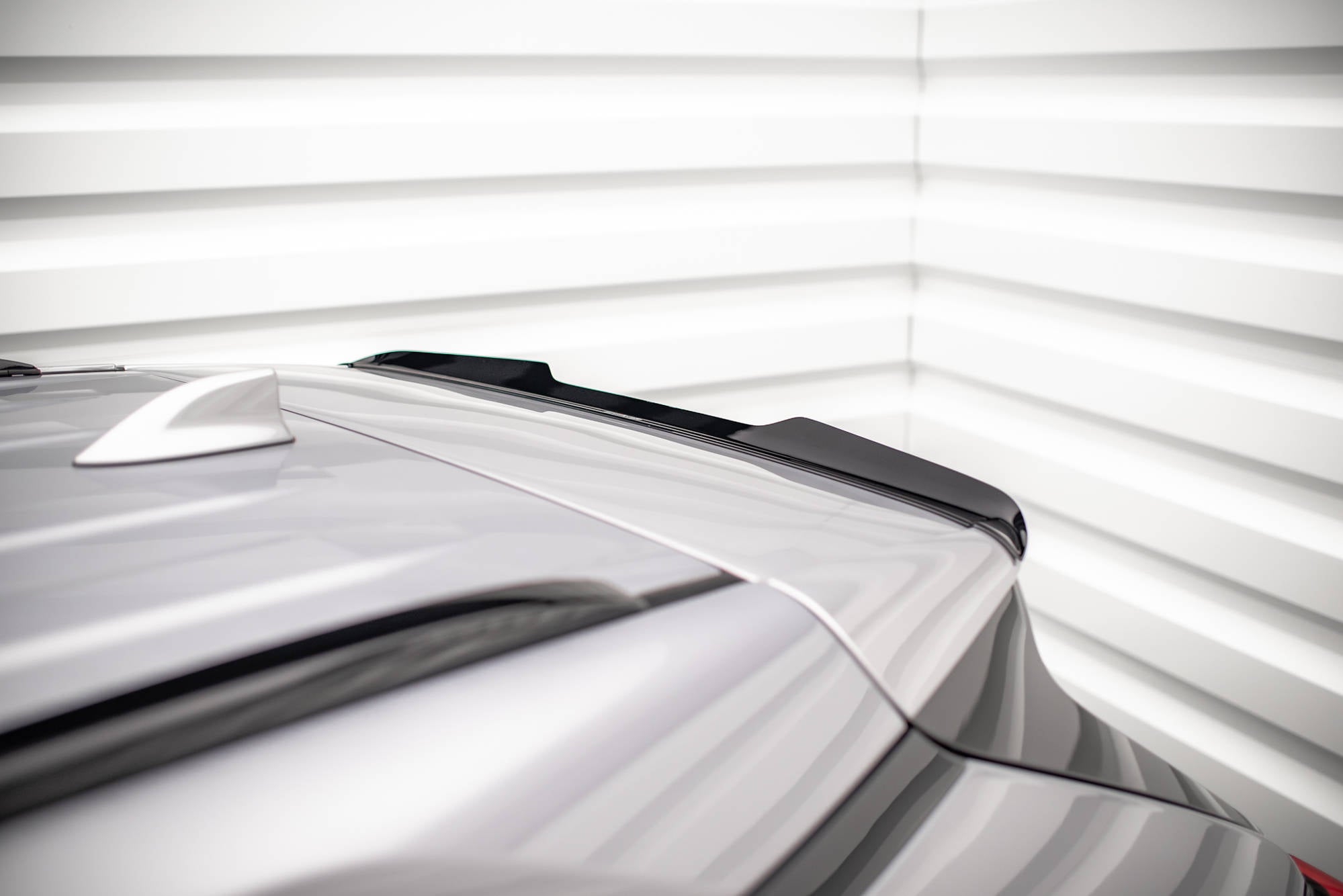 Maxton Design Spoiler CAP passend für Toyota RAV4 Mk5 schwarz Hochglanz