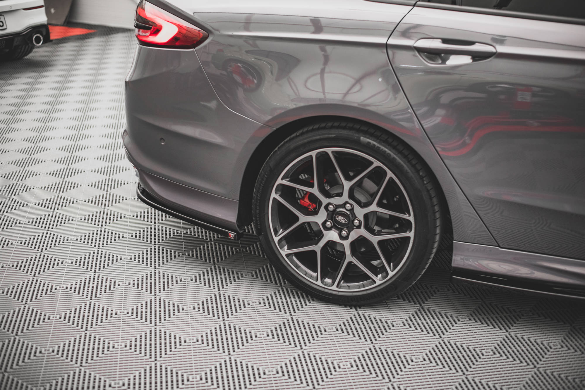 Maxton Design Heck Ansatz Flaps Diffusor V.1 passend für Ford Mondeo ST-Line Mk5 Facelift schwarz Hochglanz