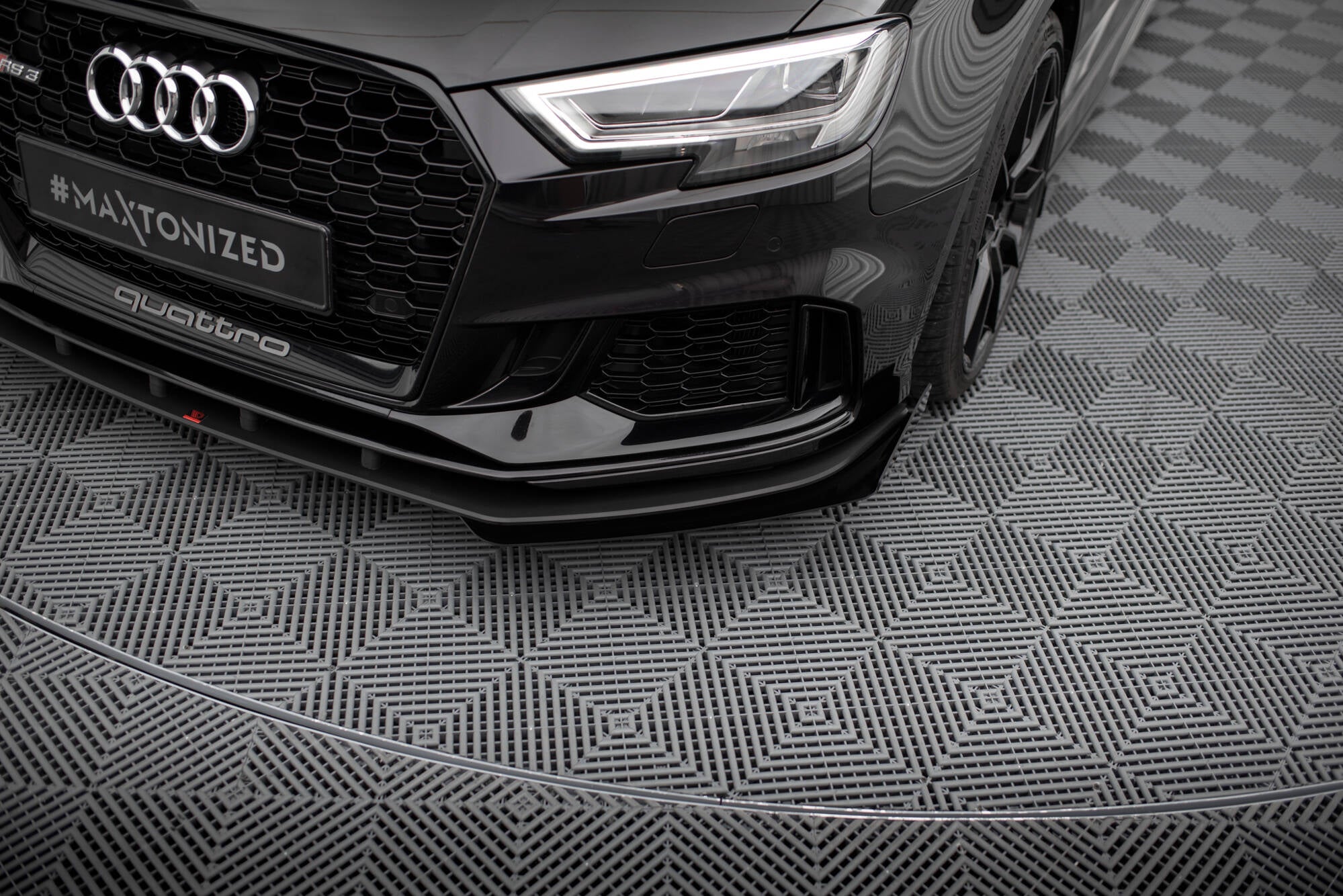 Maxton Design Front Stoßstange Flaps passend für Audi RS3 Limousine 8V Facelift schwarz Hochglanz