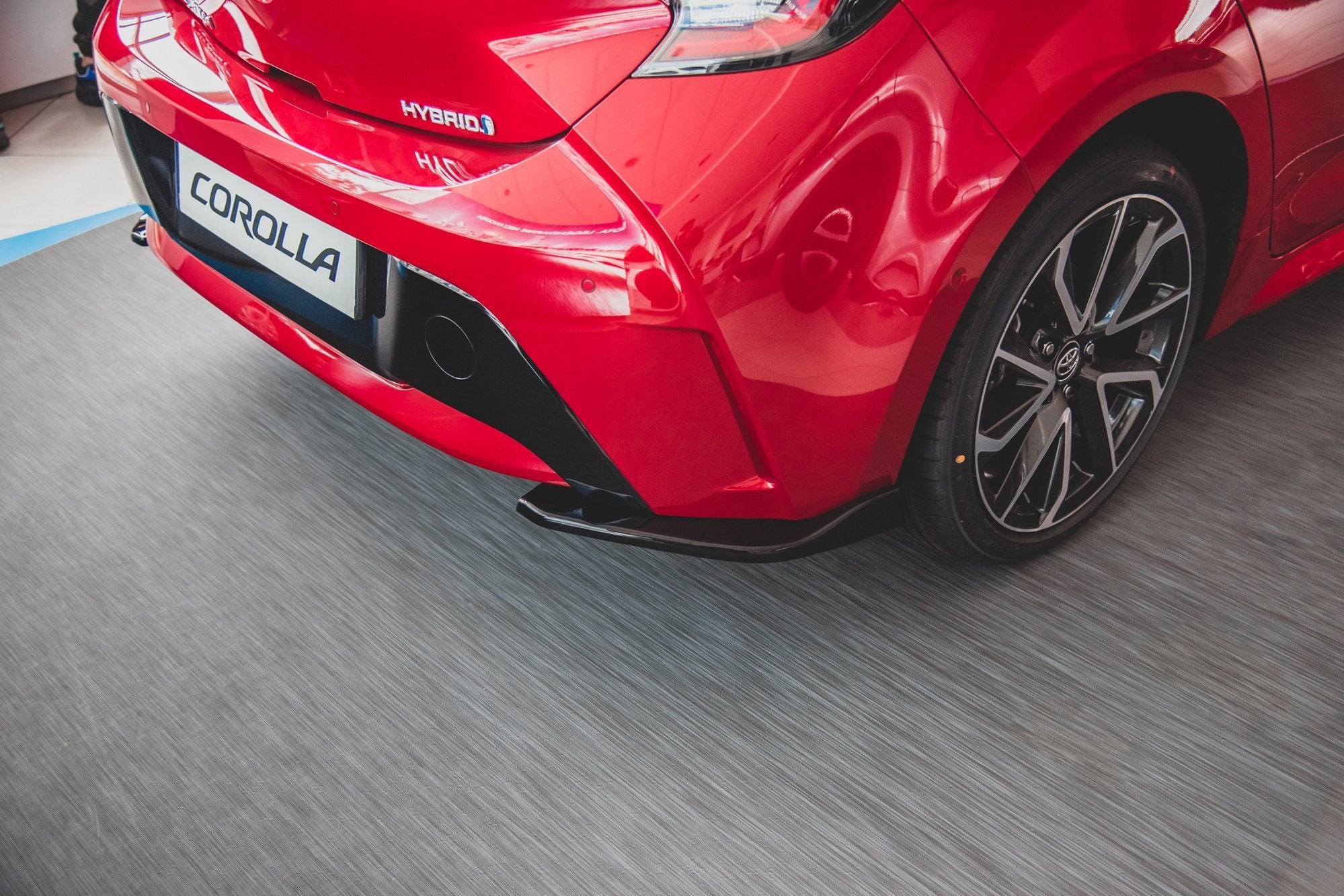 Maxton Design Heck Ansatz Flaps Diffusor passend für Toyota Corolla XII Hatchback schwarz Hochglanz