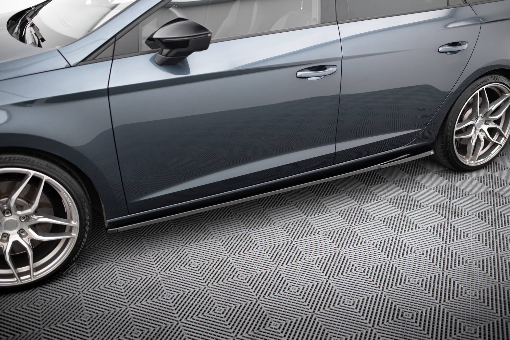 Maxton Design Street+ Seitenschweller Leisten passend für V.5 Seat Leon Cupra / FR Mk3 / Mk3 Facelift schwarz Hochglanz
