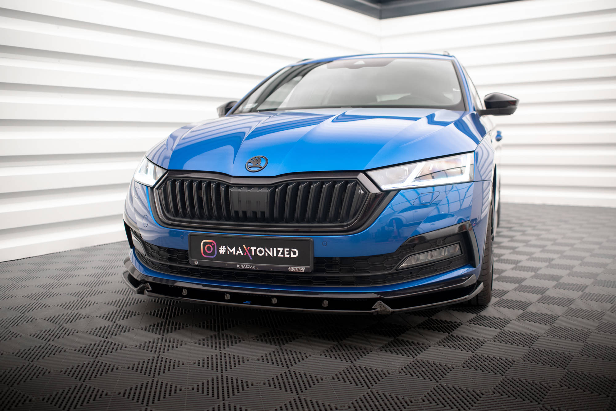 Maxton Design Street+ Spoilerlippe Front Ansatz V.1 passend für Skoda Octavia Sportline Mk4 schwarz Hochglanz