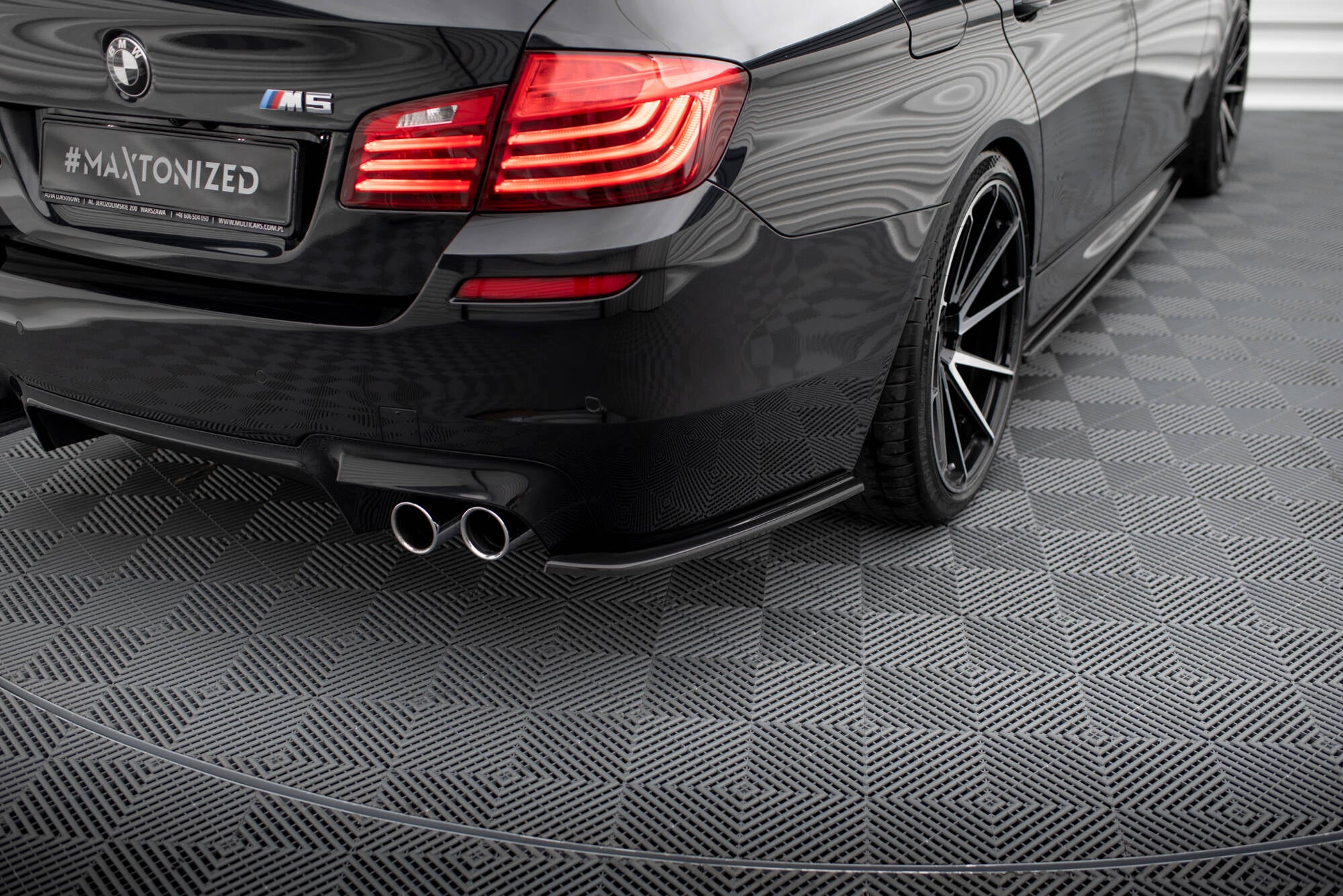 Maxton Design Heck Ansatz Flaps Diffusor passend für BMW M5 F10 schwarz Hochglanz