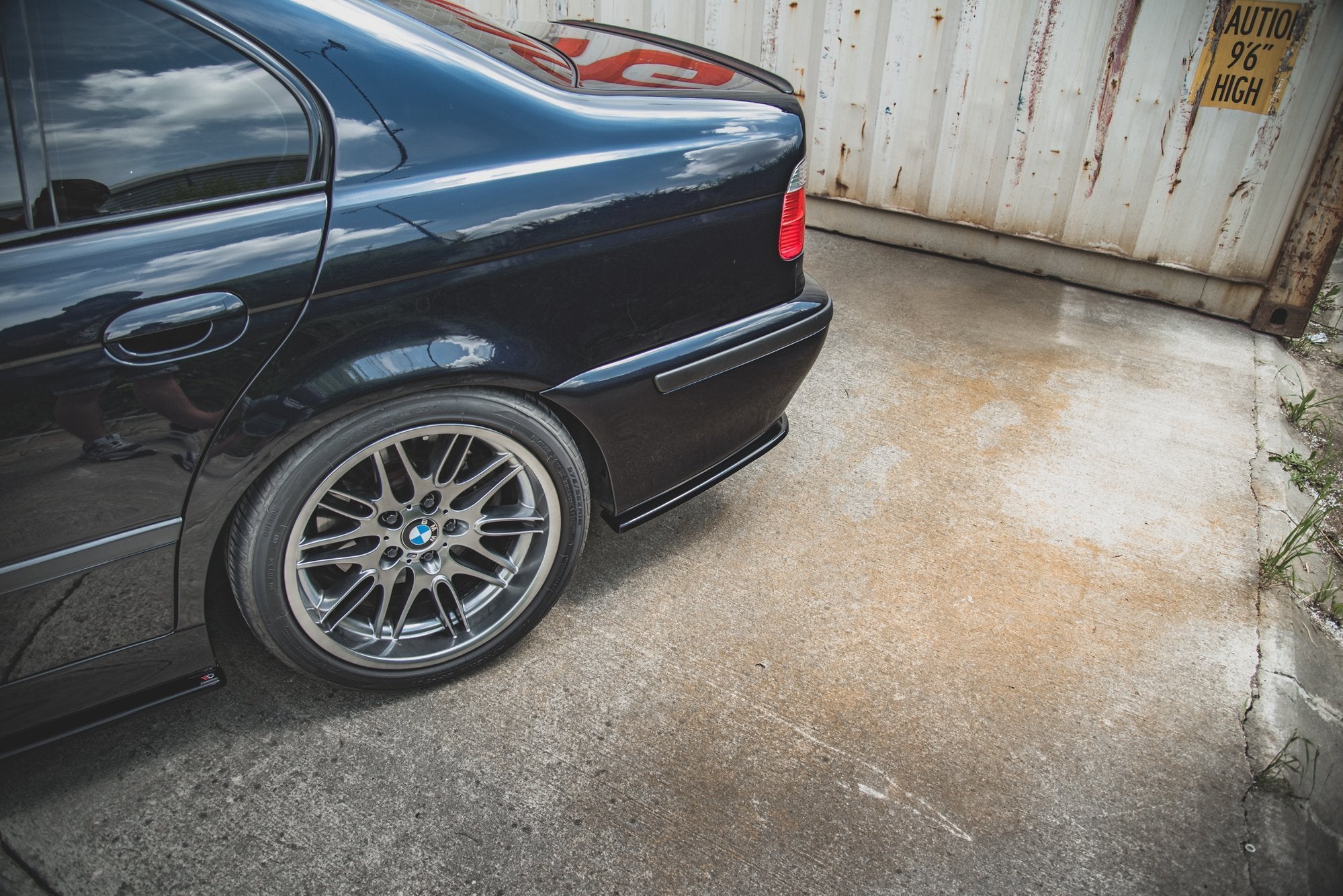Maxton Design Heck Ansatz Flaps Diffusor passend für BMW M5 / 5 M-Paket E39 schwarz Hochglanz