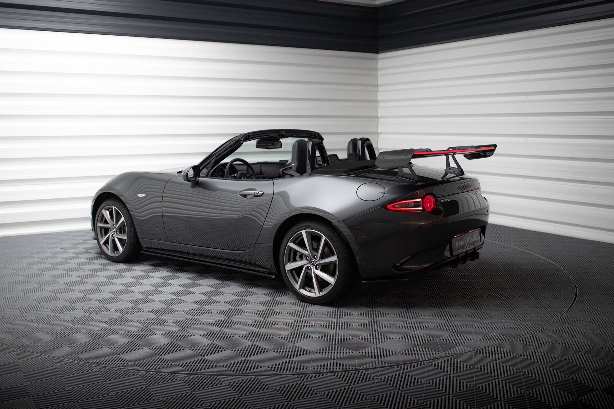 Maxton Design Carbon Spoiler With Upper Swan Mounting + LED Mazda MX-5 ND (Mk4) für Mazda MX-5 Mk4 (ND)