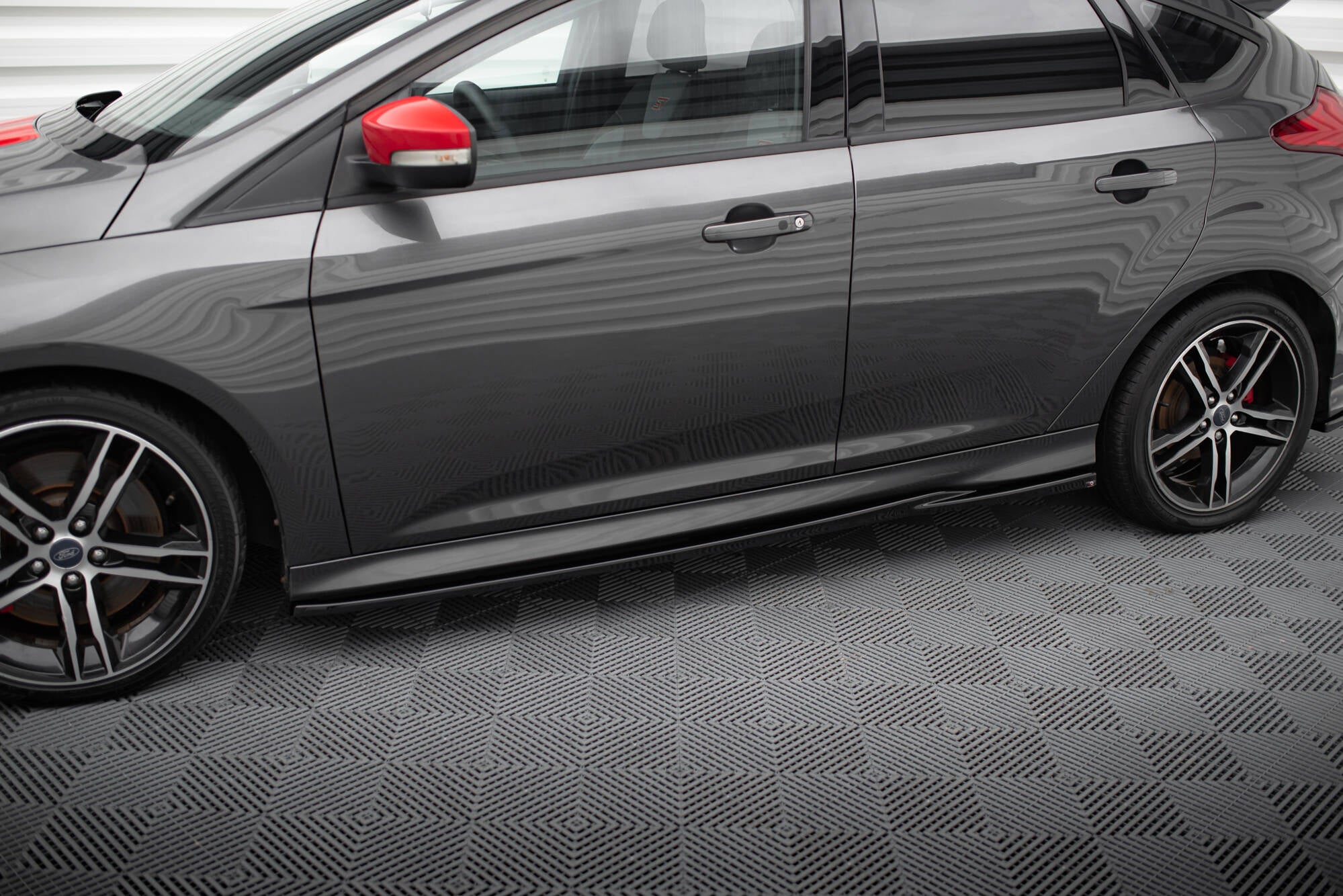 Maxton Design Street+ Seitenschweller Leisten V.2 passend für Ford Focus ST Mk3 schwarz Hochglanz