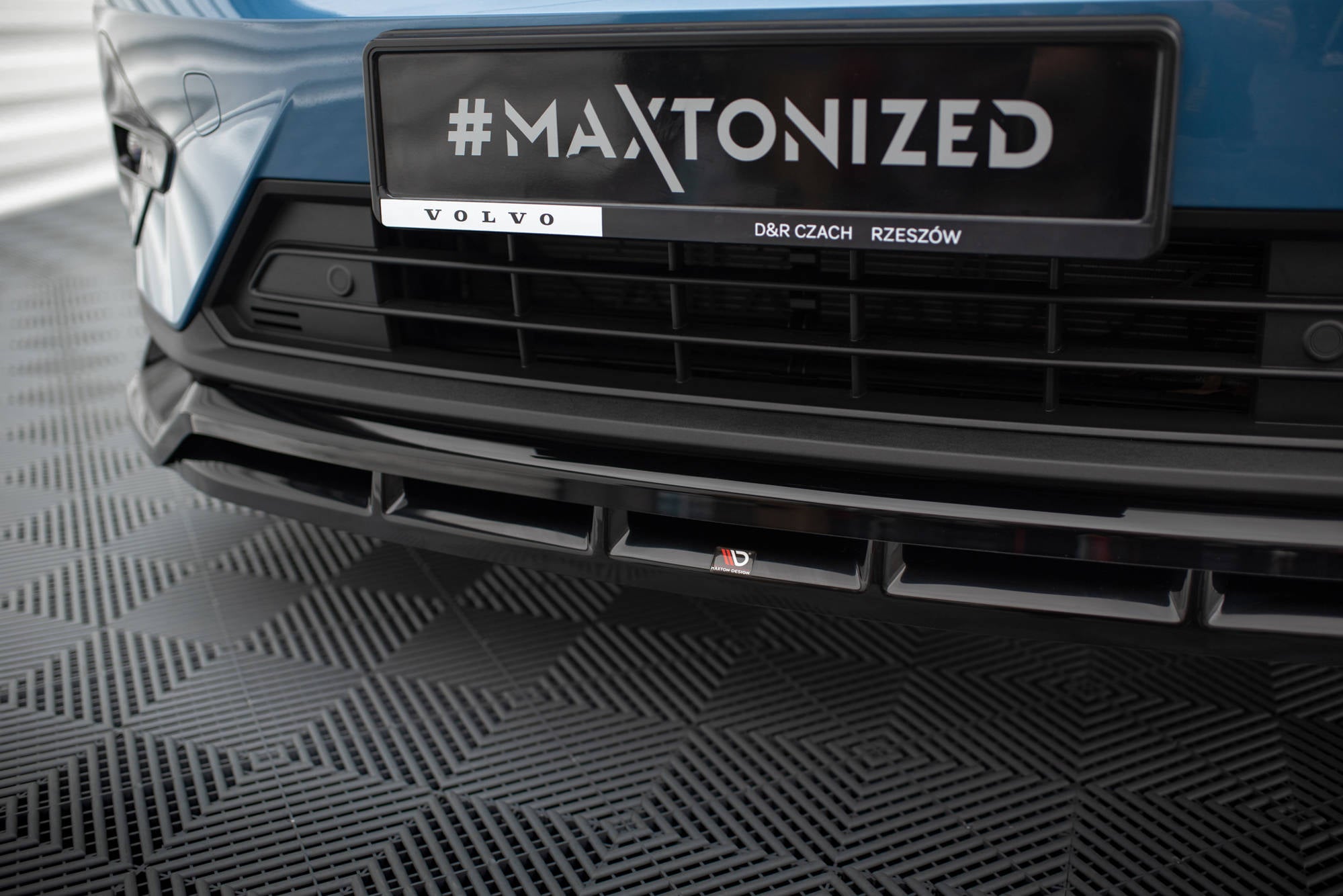 Maxton Design Street+ Spoilerlippe Front Ansatz passend für Volvo C40 Mk1 schwarz Hochglanz