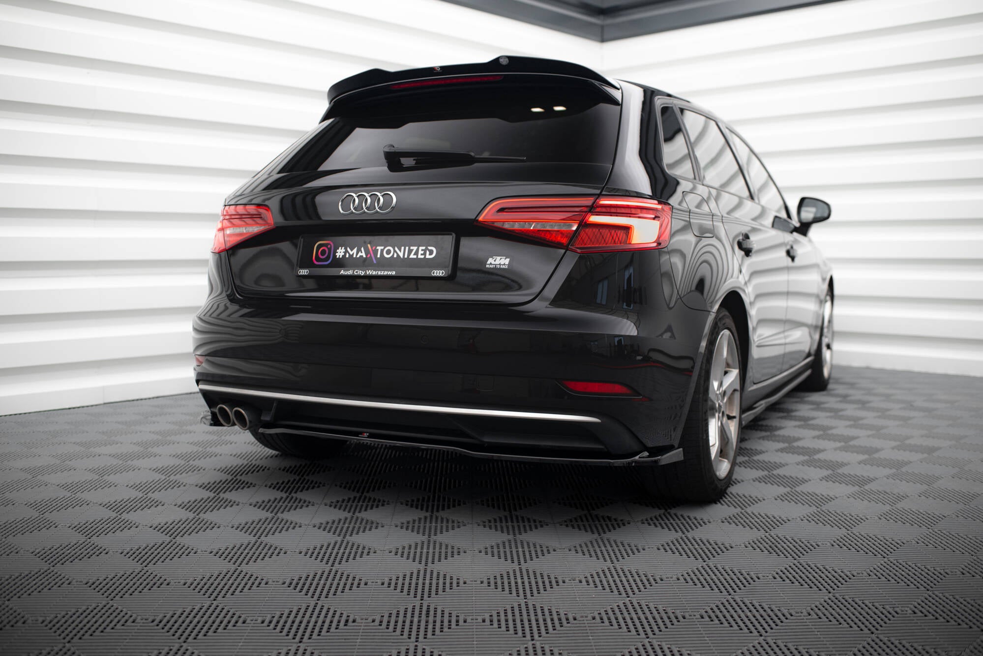 Maxton Design Heck Ansatz Flaps Diffusor passend für Audi A3 Sportback 8V Facelift schwarz Hochglanz
