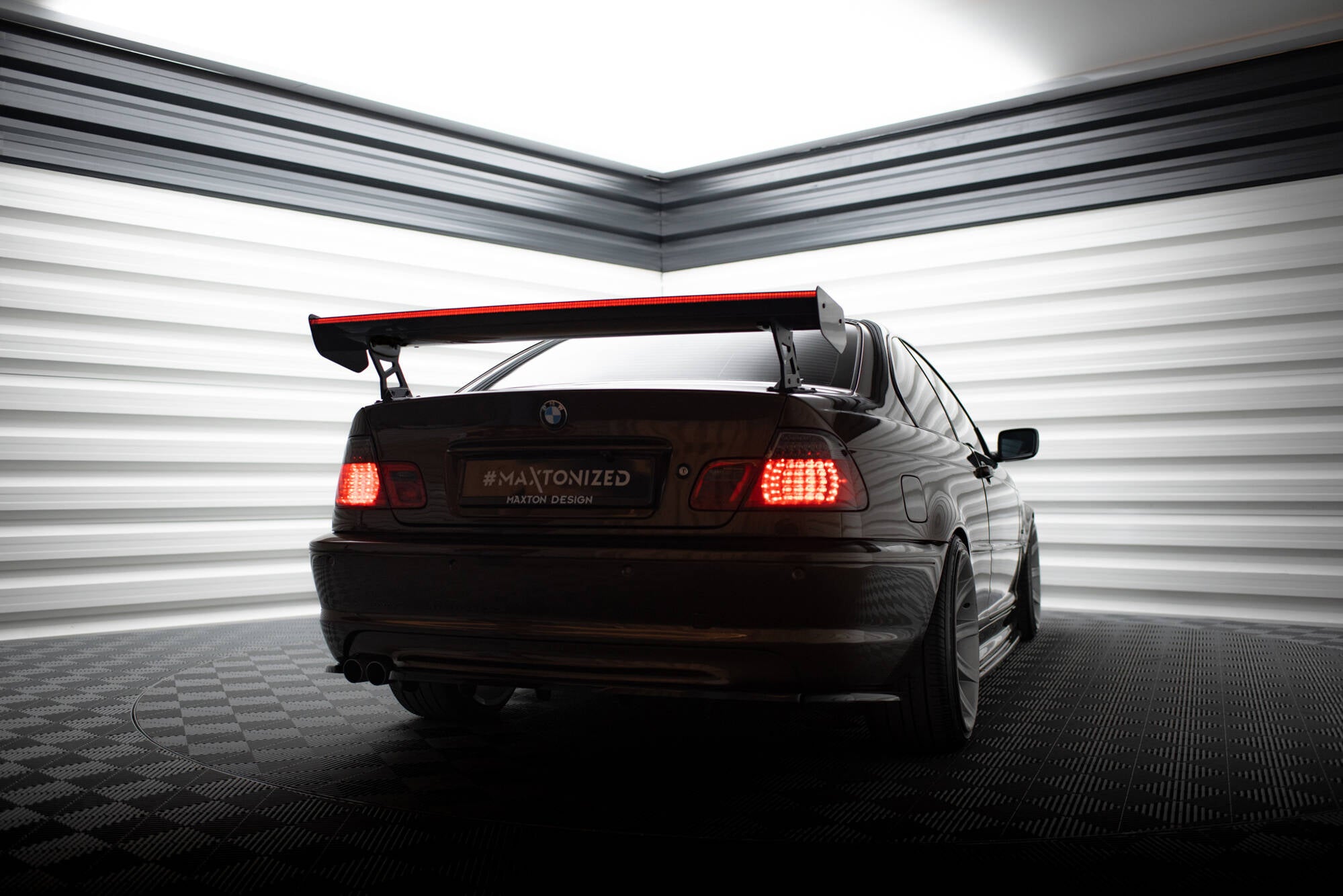 Maxton Design Carbon Spoiler With External Brackets Uprights + LED BMW 3er Coupe E46 für BMW 3er E46