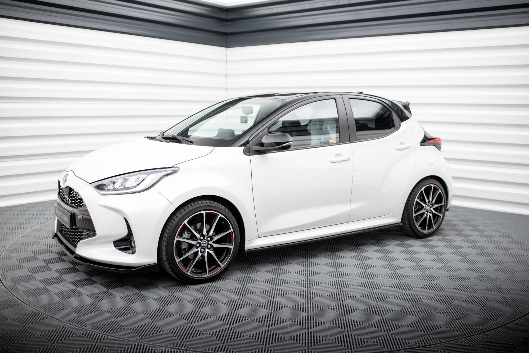 Maxton Design Street+ Seitenschweller Leisten V.2 passend für Toyota Yaris Mk4 schwarz Hochglanz