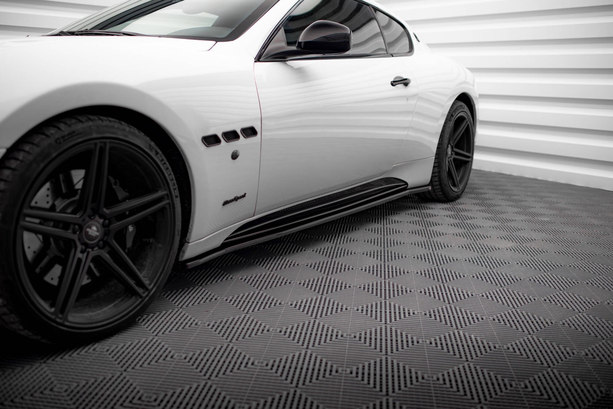 Maxton Design Street+ Seitenschweller Leisten passend für Maserati Granturismo S Mk1 schwarz Hochglanz