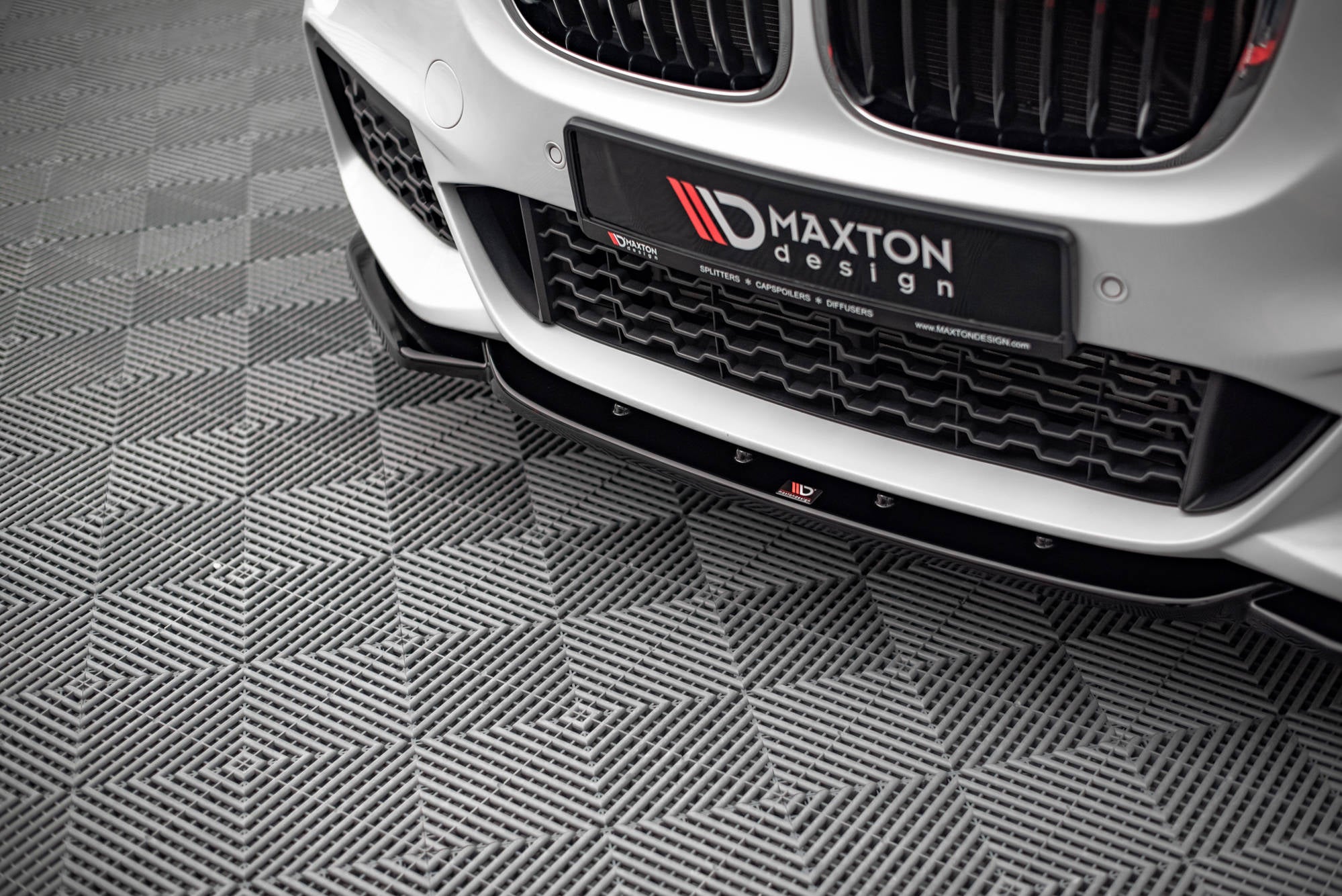 Maxton Design Street+ Spoilerlippe Front Ansatz V.1 passend für BMW X1 M-Paket F48 schwarz Hochglanz