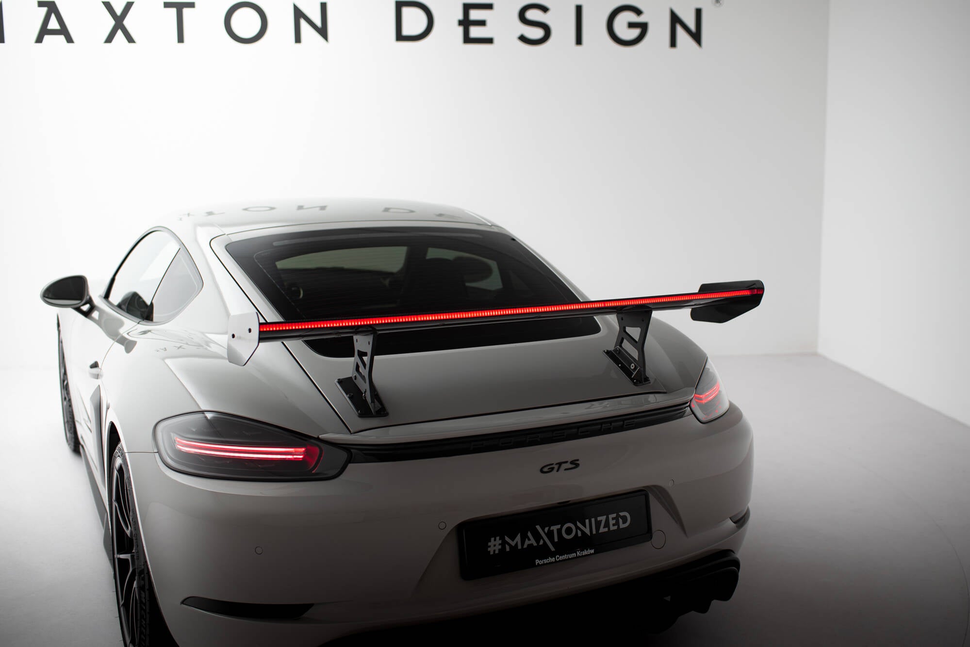 Maxton Design Carbon Spoiler With Internal Brackets Uprights V.1 + LED Porsche 718 Cayman 982c für Porsche Cayman 982c
