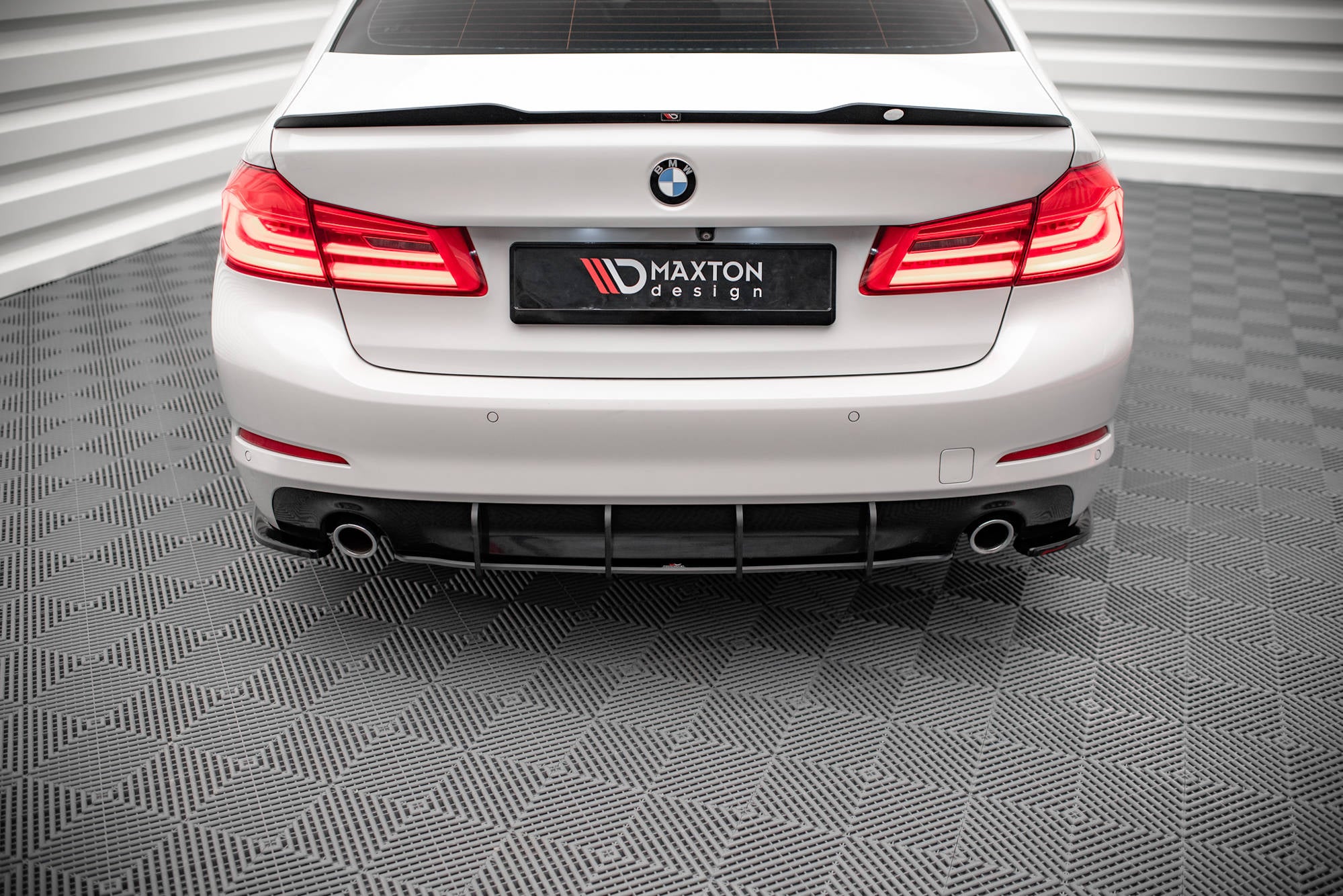Maxton Design Street Pro Heckschürze passend für BMW 5er Limousine G30