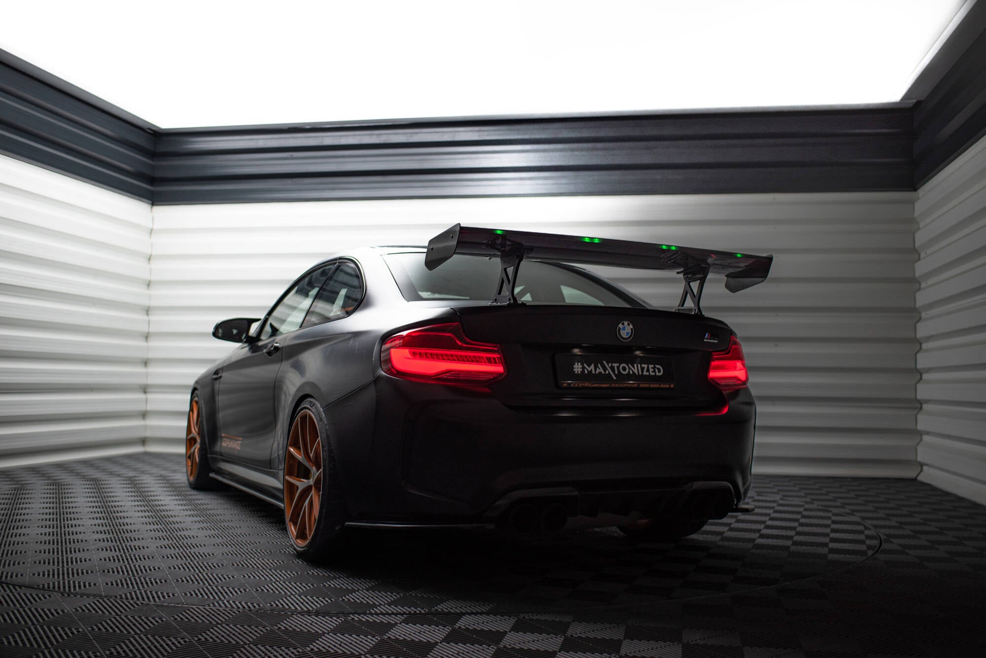 Maxton Design Carbon Spoiler With Internal Brackets Uprights + LED BMW M2 F87 / 2 / 2 M-Paket F22 für BMW M2 F87