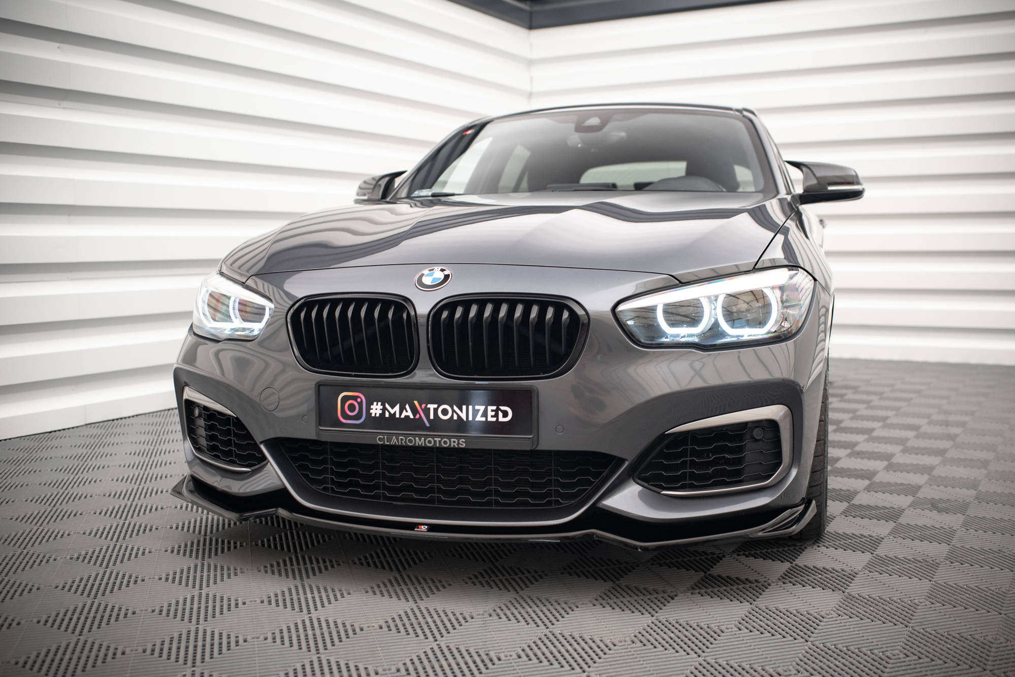 Maxton Design Street+ Spoilerlippe Front Ansatz V.2 passend für BMW 1er F20/F21 M-Power schwarz Hochglanz