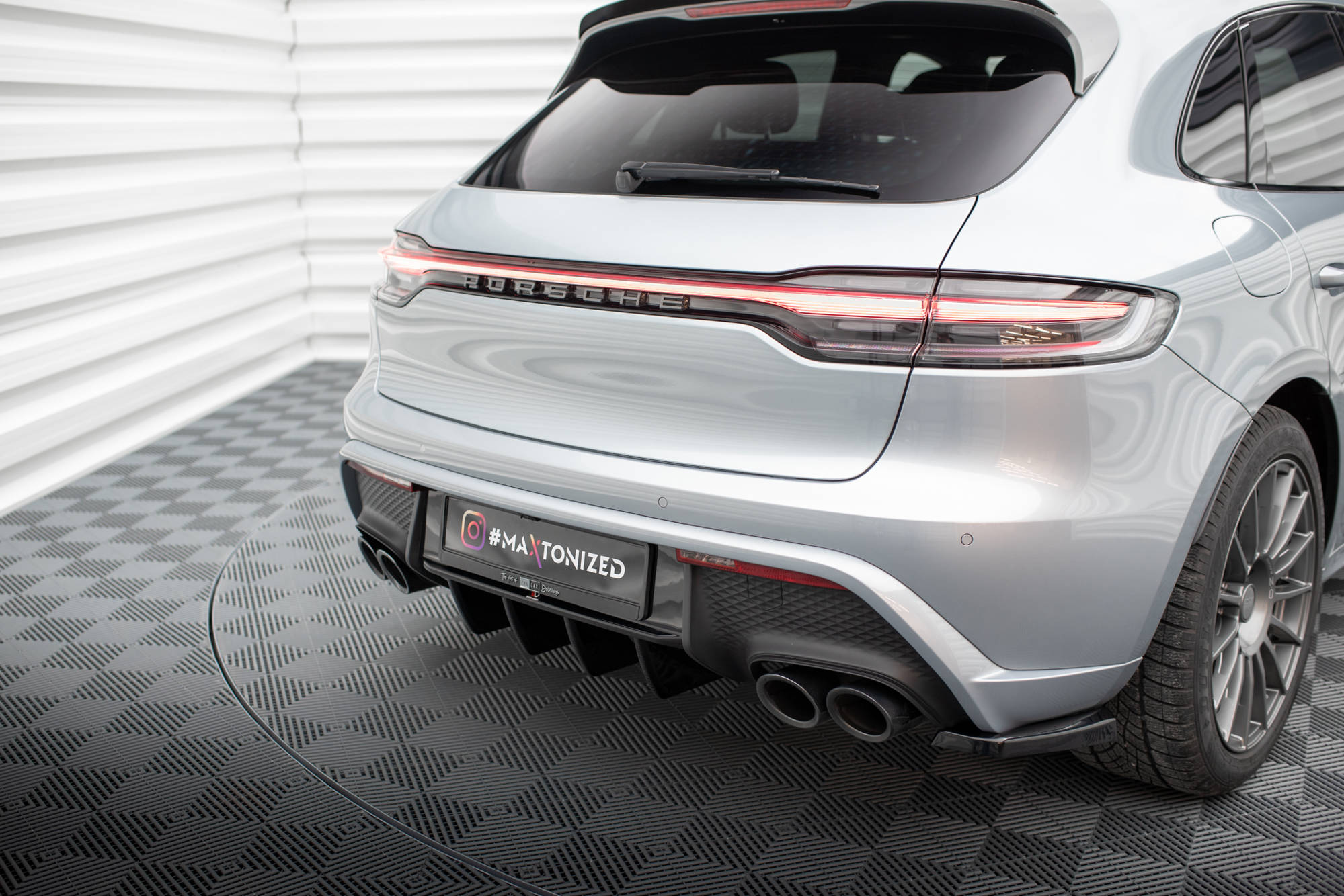 Maxton Design Diffusor Heck Ansatz passend für Porsche Macan Mk1 Facelift 2 schwarz Hochglanz