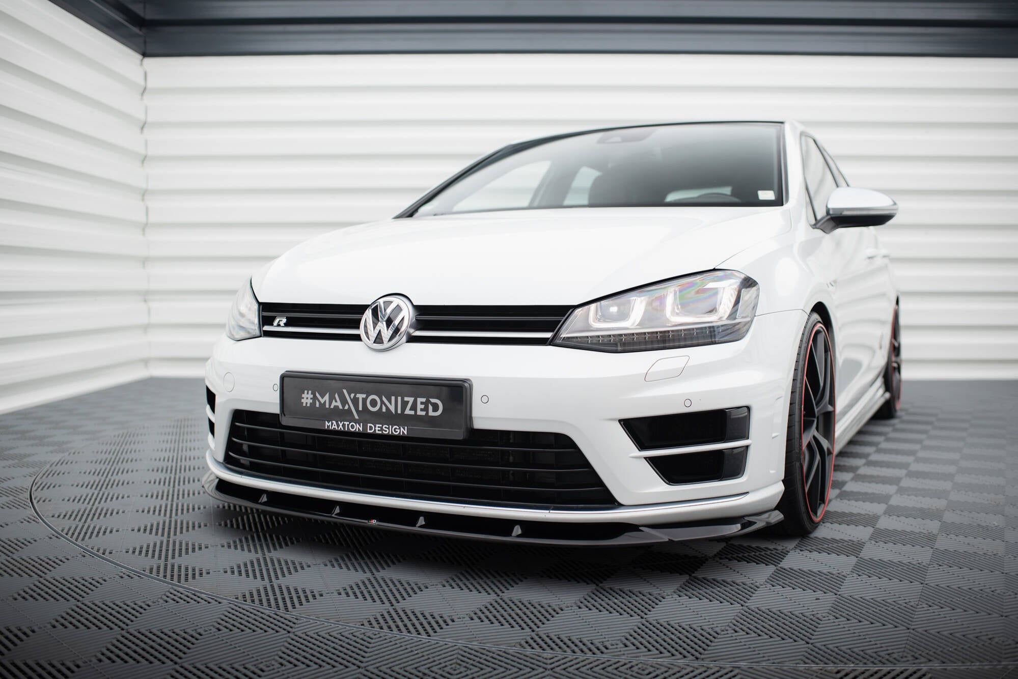 Maxton Design Street+ Spoilerlippe Front Ansatz V.6 passend für VW Golf R / R-Line Mk7 schwarz Hochglanz