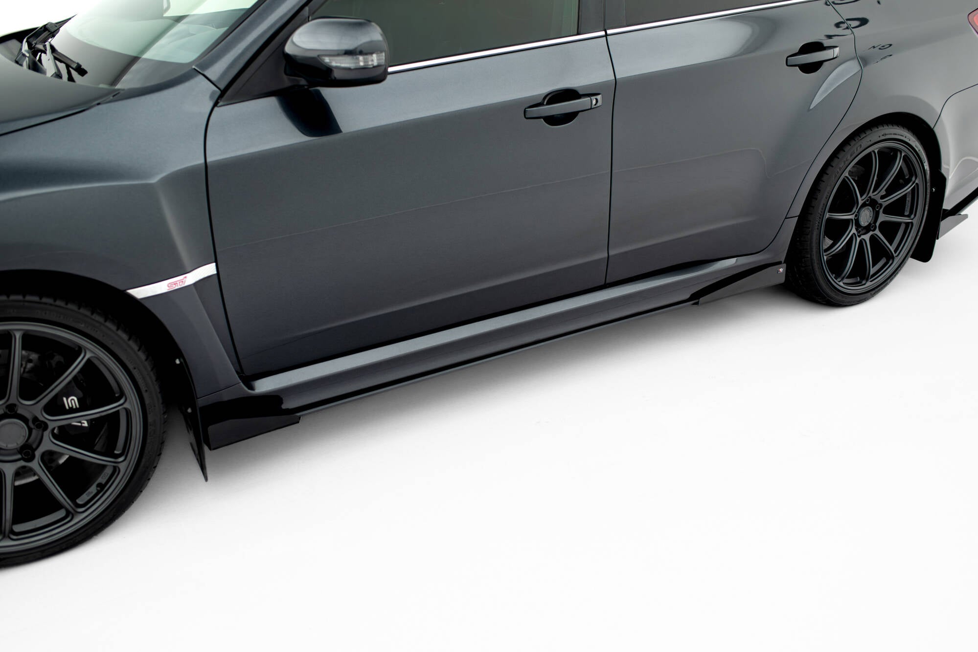 Maxton Design Street Pro Street+ Seitenschweller Leisten + Flaps passend für Subaru Impreza WRX STI Mk3 Facelift schwarz Hochglanz