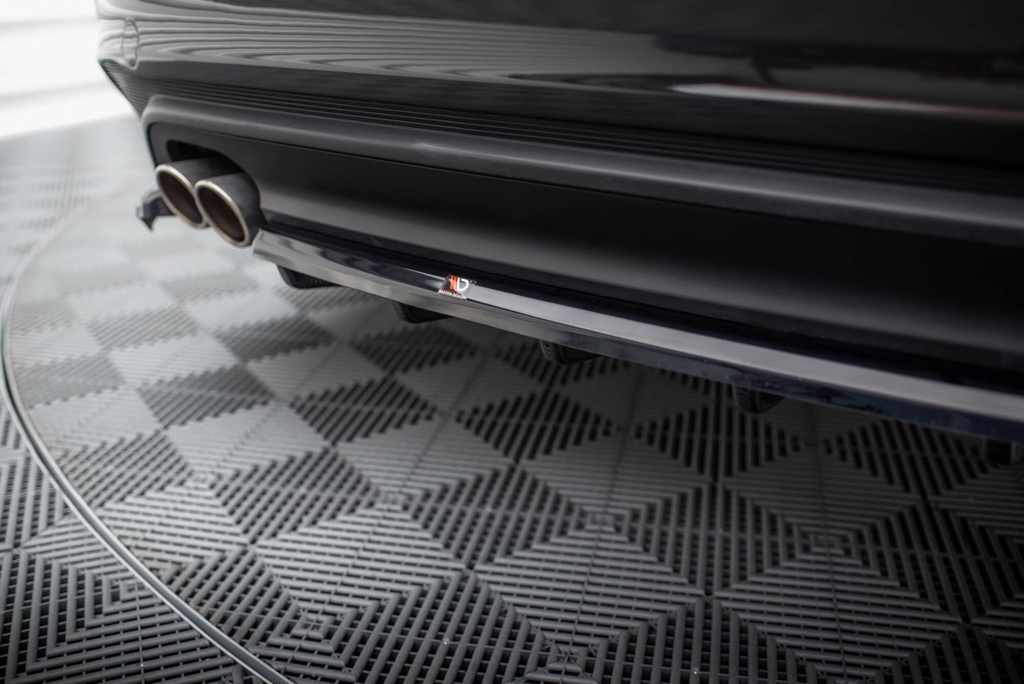 Maxton Design Street+ Mittlerer Diffusor RACE passend für Jaguar XE X760 Facelift schwarz Hochglanz
