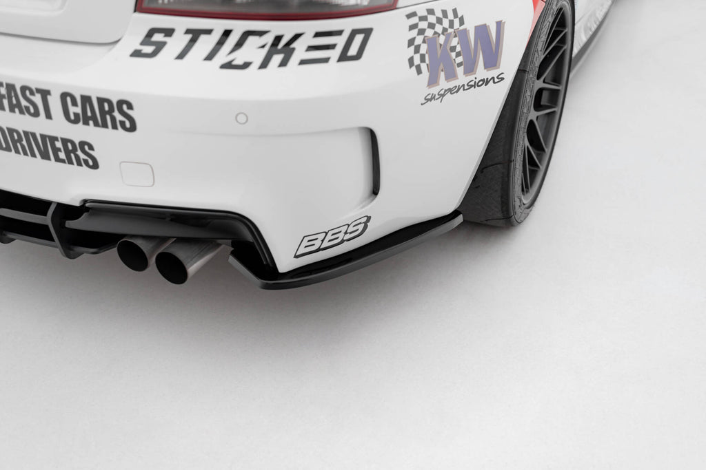 Maxton Design Heck Ansatz Flaps Diffusor passend für BMW 1er M Coupe E82 schwarz Hochglanz