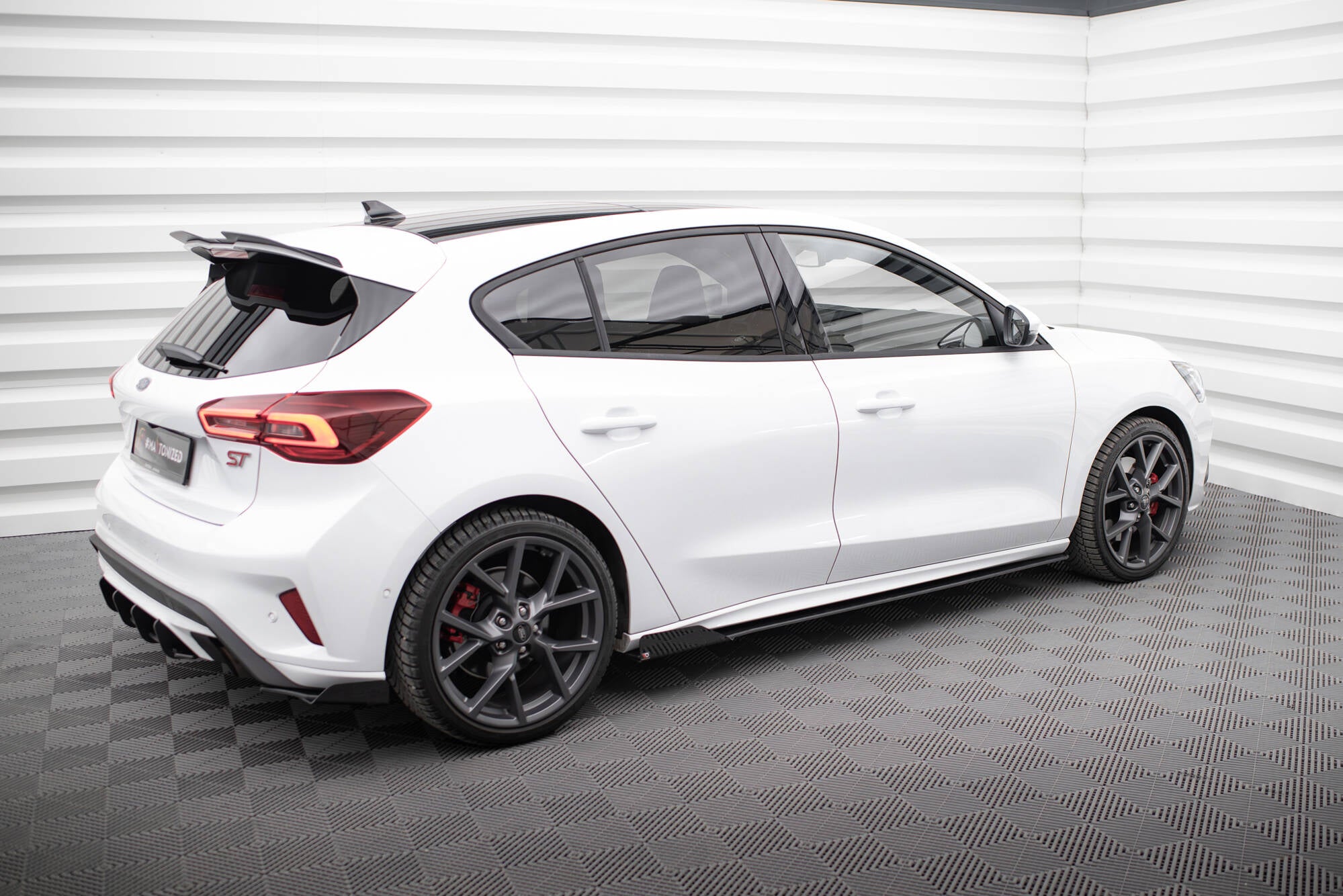 Maxton Design Street Pro Street+ Seitenschweller Leisten + Flaps passend für Ford Focus ST / ST-Line Mk4 schwarz Hochglanz