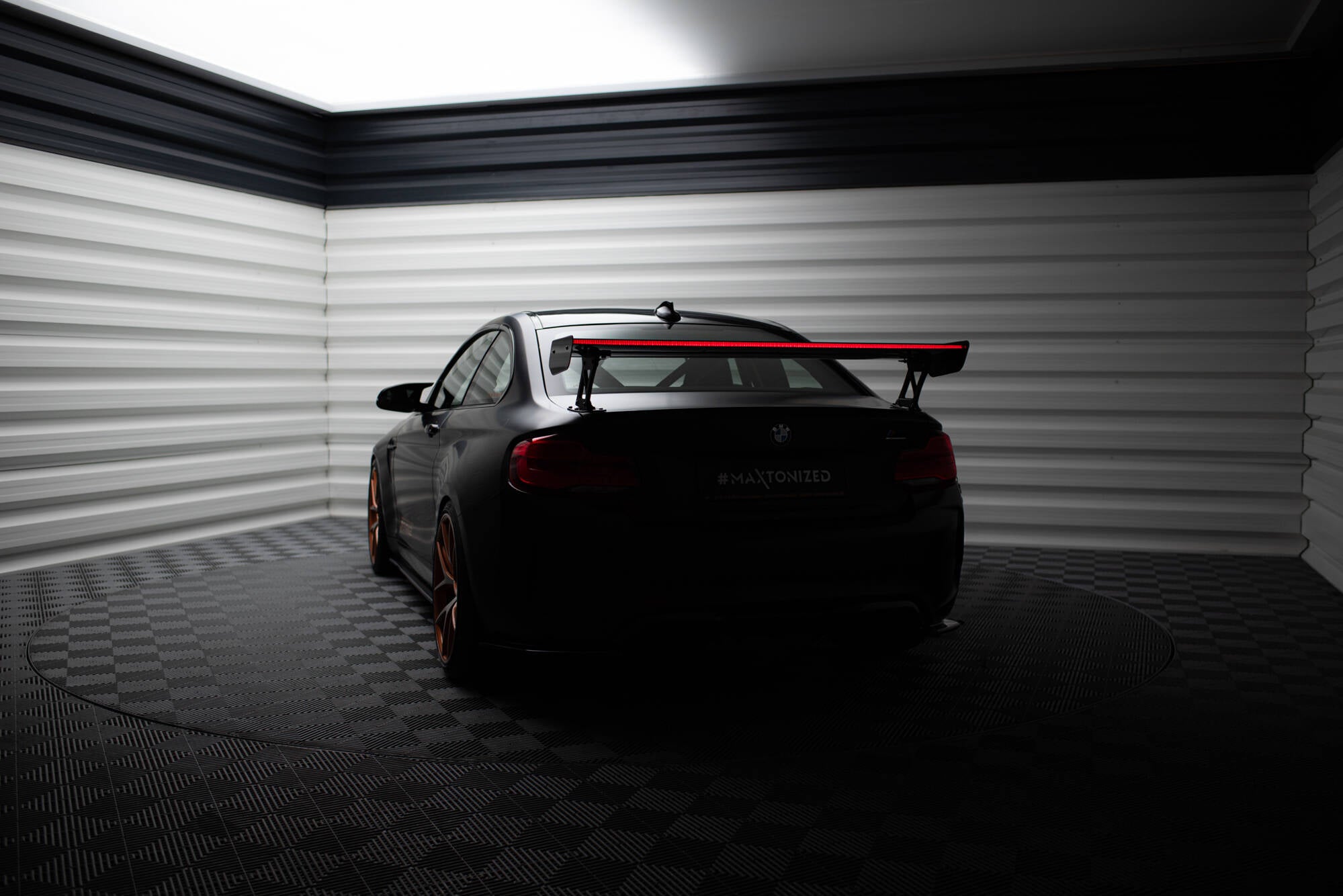 Maxton Design Carbon Spoiler With External Brackets Uprights + LED BMW M2 F87 / 2 / 2 M-Paket F22 für BMW M2 F87