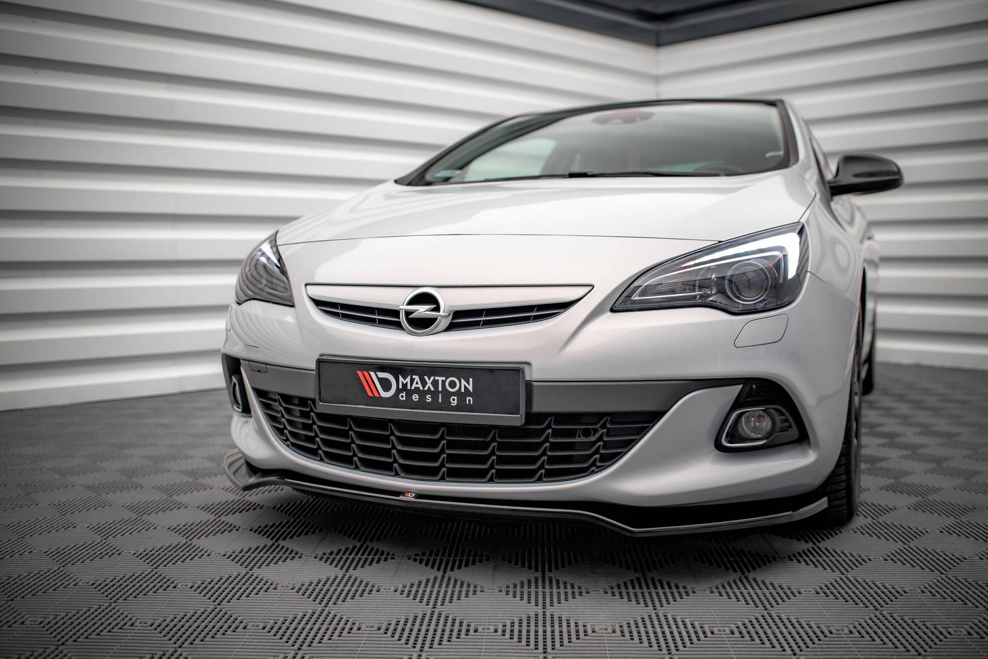 Maxton Design Street+ Spoilerlippe Front Ansatz V.2 passend für Opel Astra GTC OPC-Line J schwarz Hochglanz