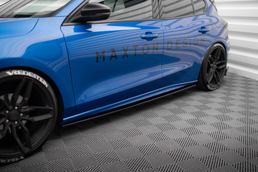 Maxton Design Street+ Seitenschweller Leisten V.2 passend für Ford Focus ST / ST-Line Mk4 schwarz Hochglanz