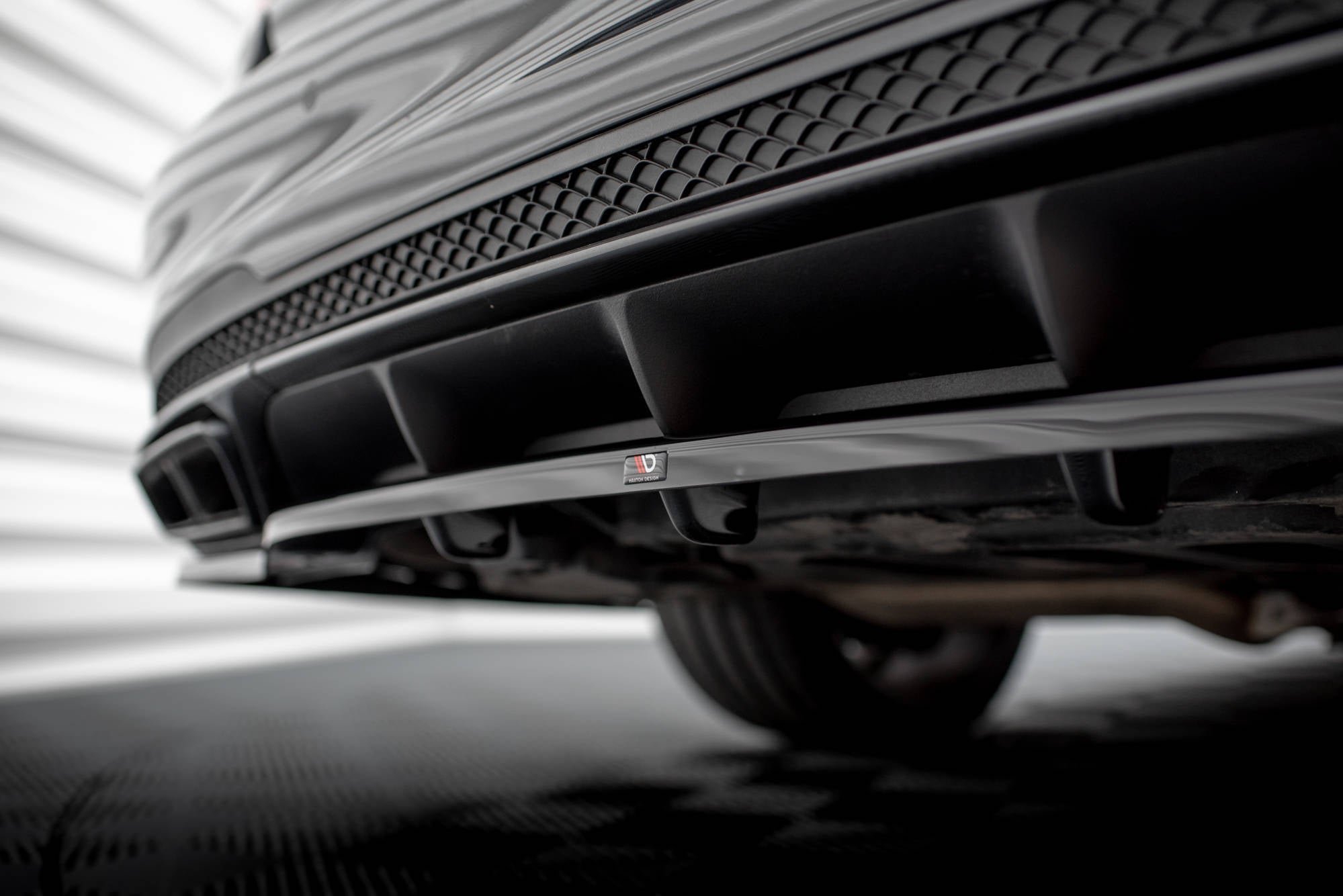 Maxton Design Street+ Mittlerer Diffusor RACE passend für Mercedes-Benz E63 AMG Limousine W212 Facelift schwarz Hochglanz