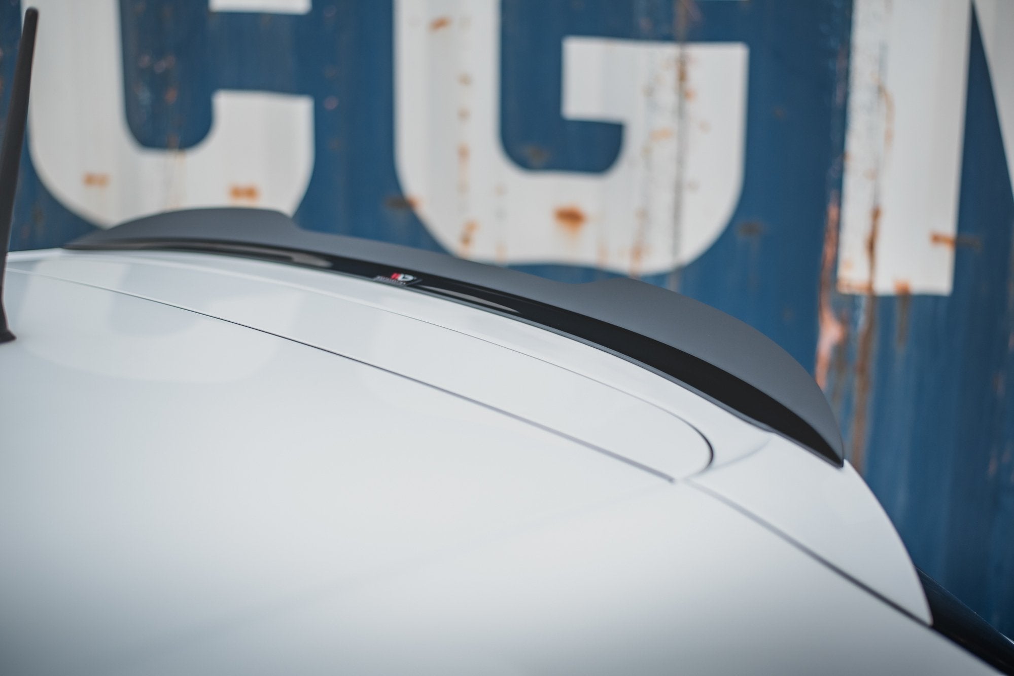 Maxton Design Spoiler CAP V.2 passend für Alfa Romeo Giulietta schwarz Hochglanz