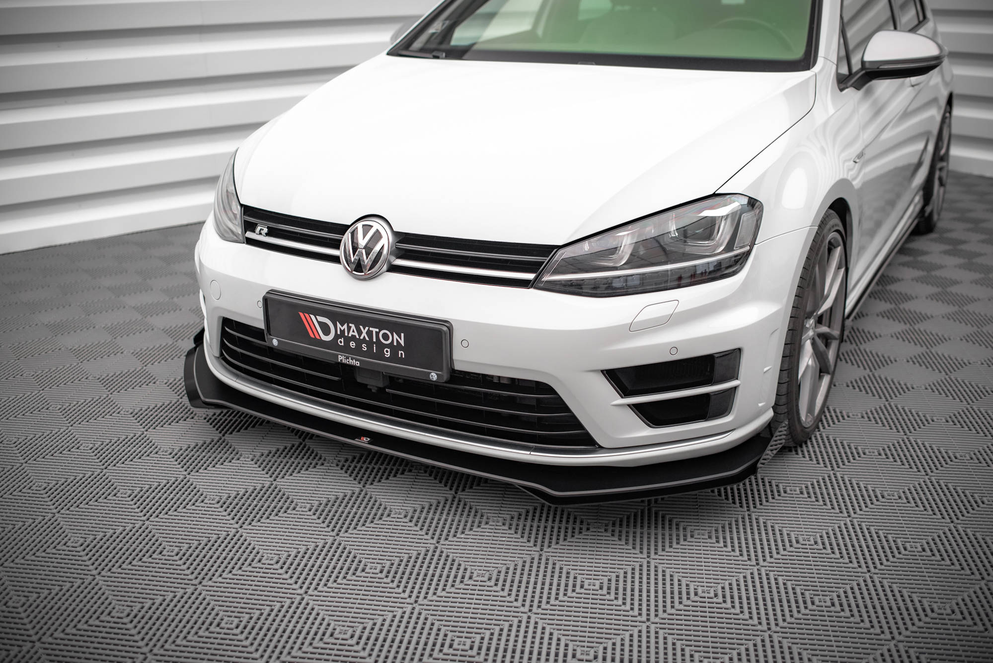 Maxton Design Street Pro Street+ Spoilerlippe Front Ansatz passend für + Flaps passend für V.1 + Flaps VW Golf R Mk7 schwarz Hochglanz