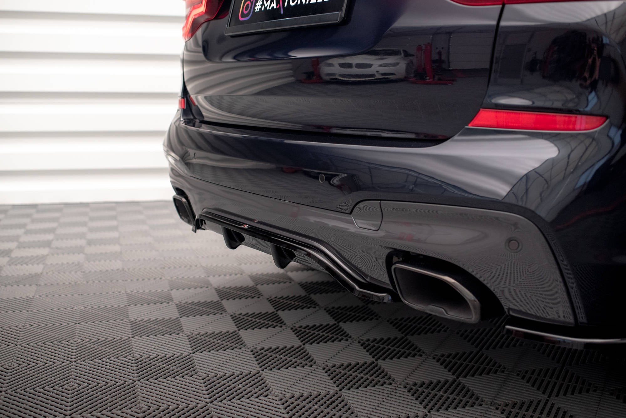 Maxton Design Street+ Mittlerer Diffusor RACE passend für BMW X3 M40i / M40d G01 schwarz Hochglanz