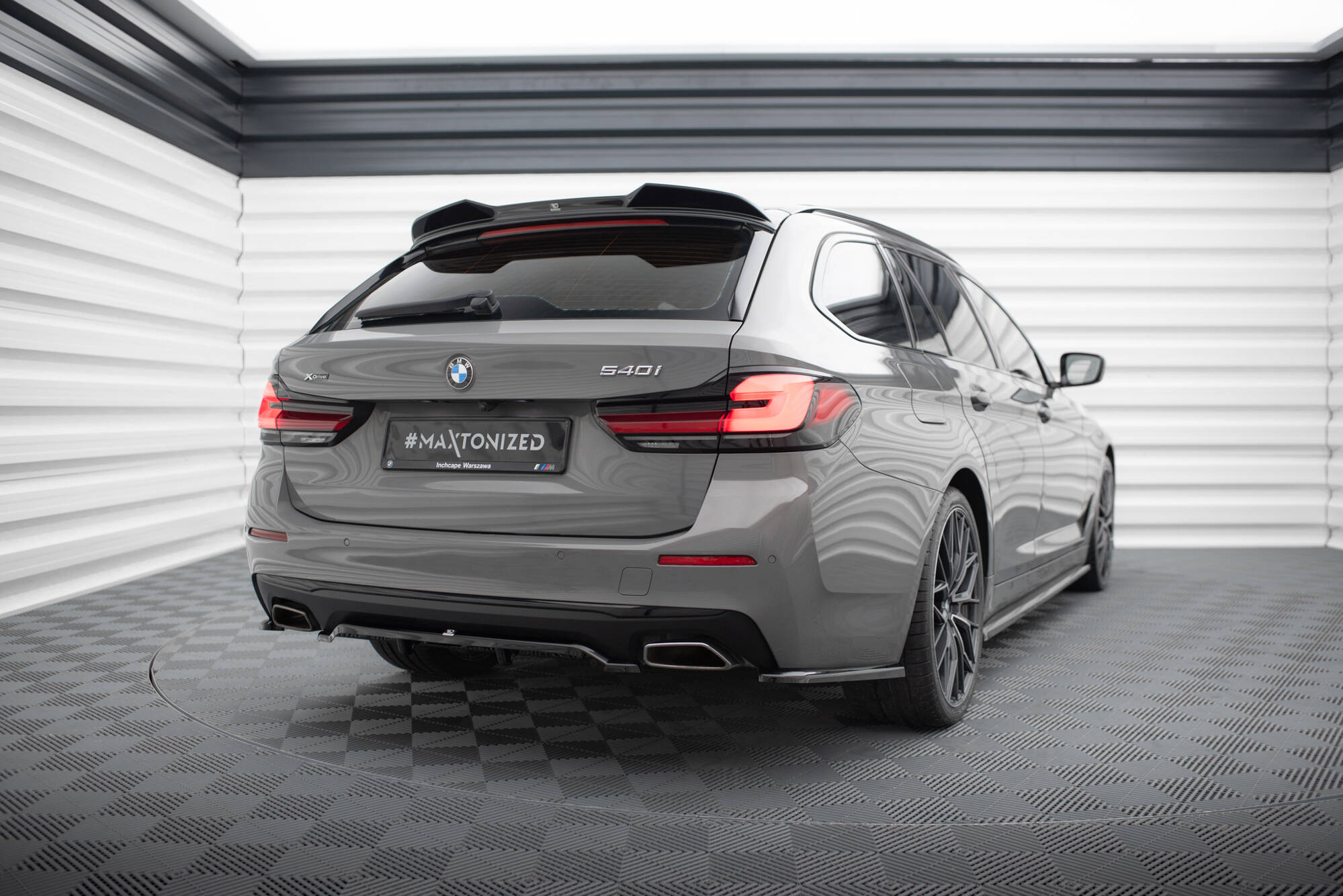 Maxton Design Heck Ansatz Flaps Diffusor passend für BMW 5er G30 / G31 Facelift schwarz Hochglanz