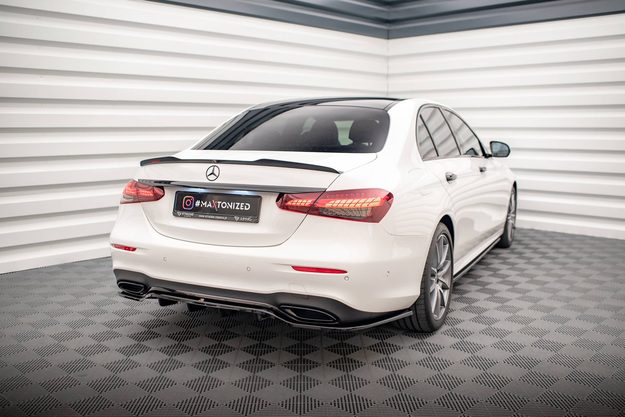 Maxton Design Spoiler CAP passend für Mercedes-Benz E Limousine AMG-Line W213 Facelift schwarz Hochglanz