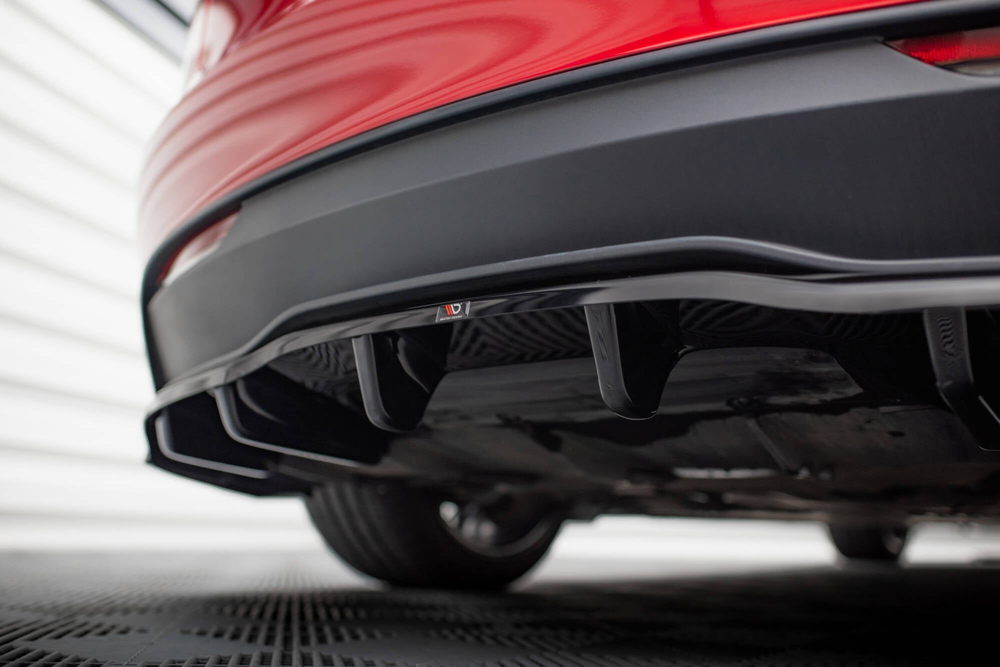 Maxton Design Street+ Mittlerer Diffusor RACE passend für V.1 Tesla Model 3 Project HighlandFacelift schwarz Hochglanz