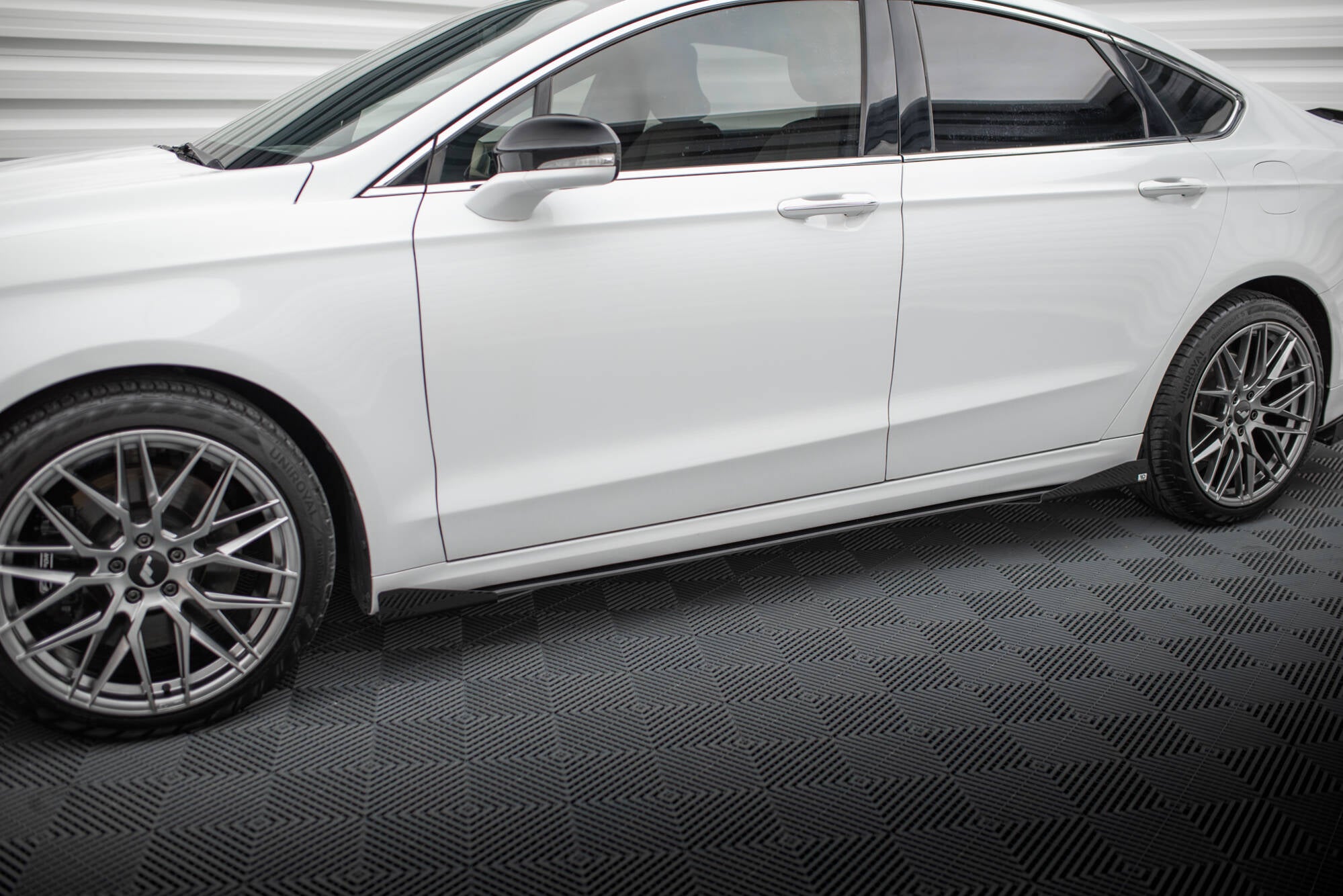 Maxton Design Street Pro Street+ Seitenschweller Leisten + Flaps passend für Ford Mondeo Sport Mk5 Facelift / Fusion Sport Mk2 Facelift schwarz Hochglanz