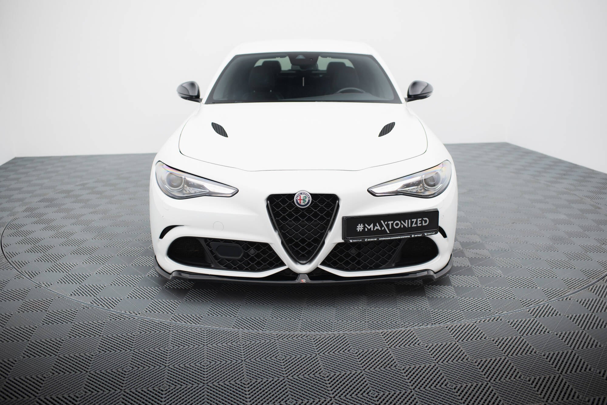 Maxton Design Street+ Spoilerlippe Front Ansatz passend für Alfa Romeo Giulia Quadrifoglio schwarz Hochglanz