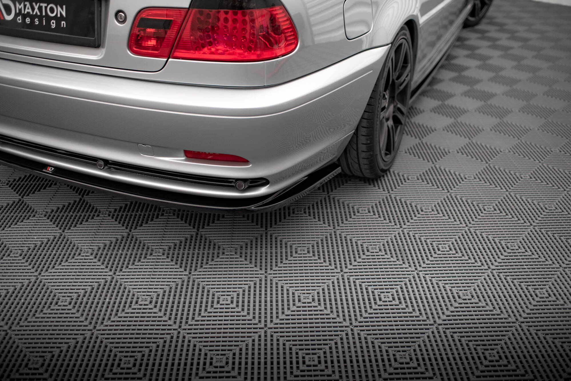 Maxton Design Heck Ansatz Flaps Diffusor passend für BMW 3er Coupe E46 schwarz Hochglanz