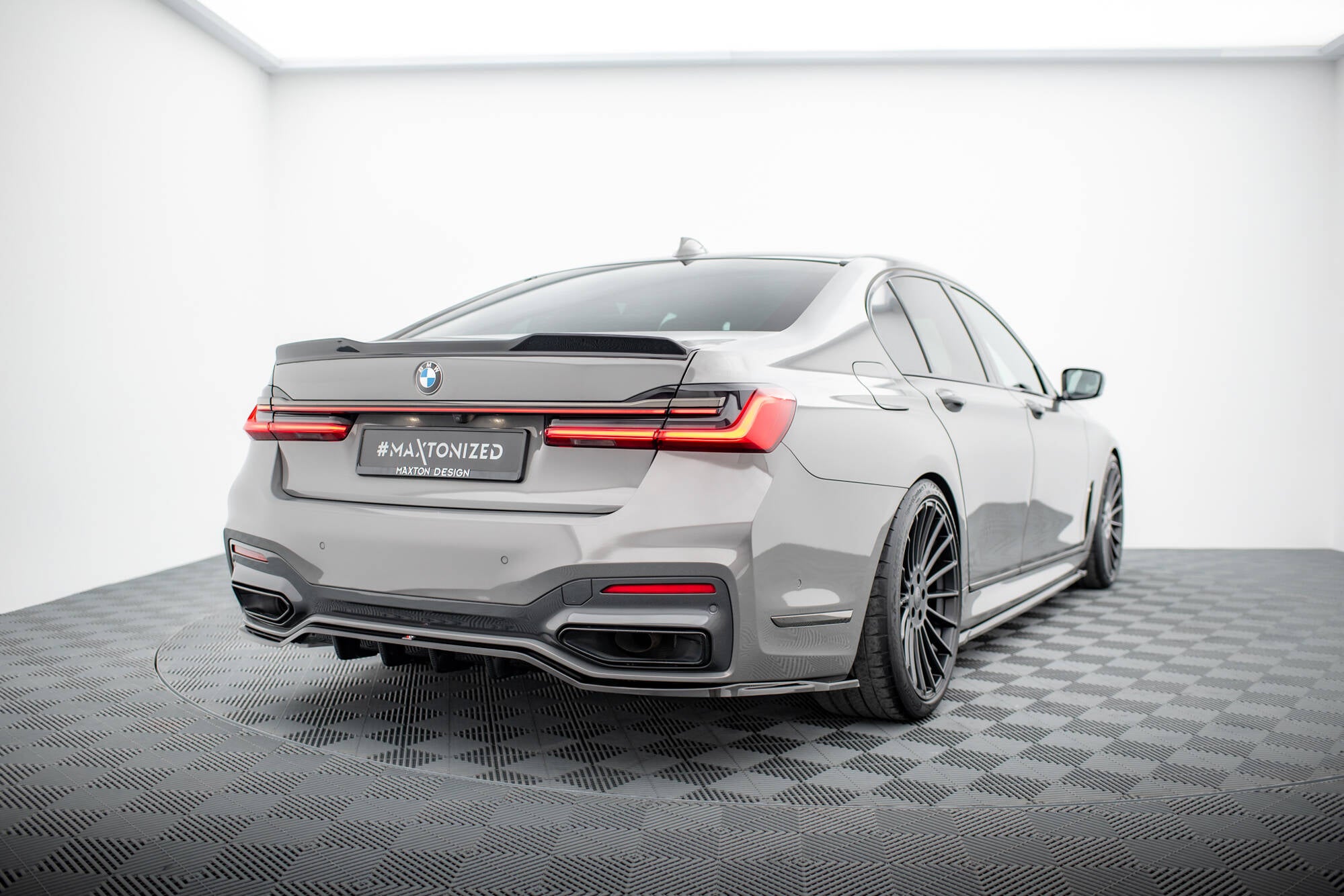 Maxton Design Spoiler CAP 3D passend für BMW 7 G11 / G12 schwarz Hochglanz
