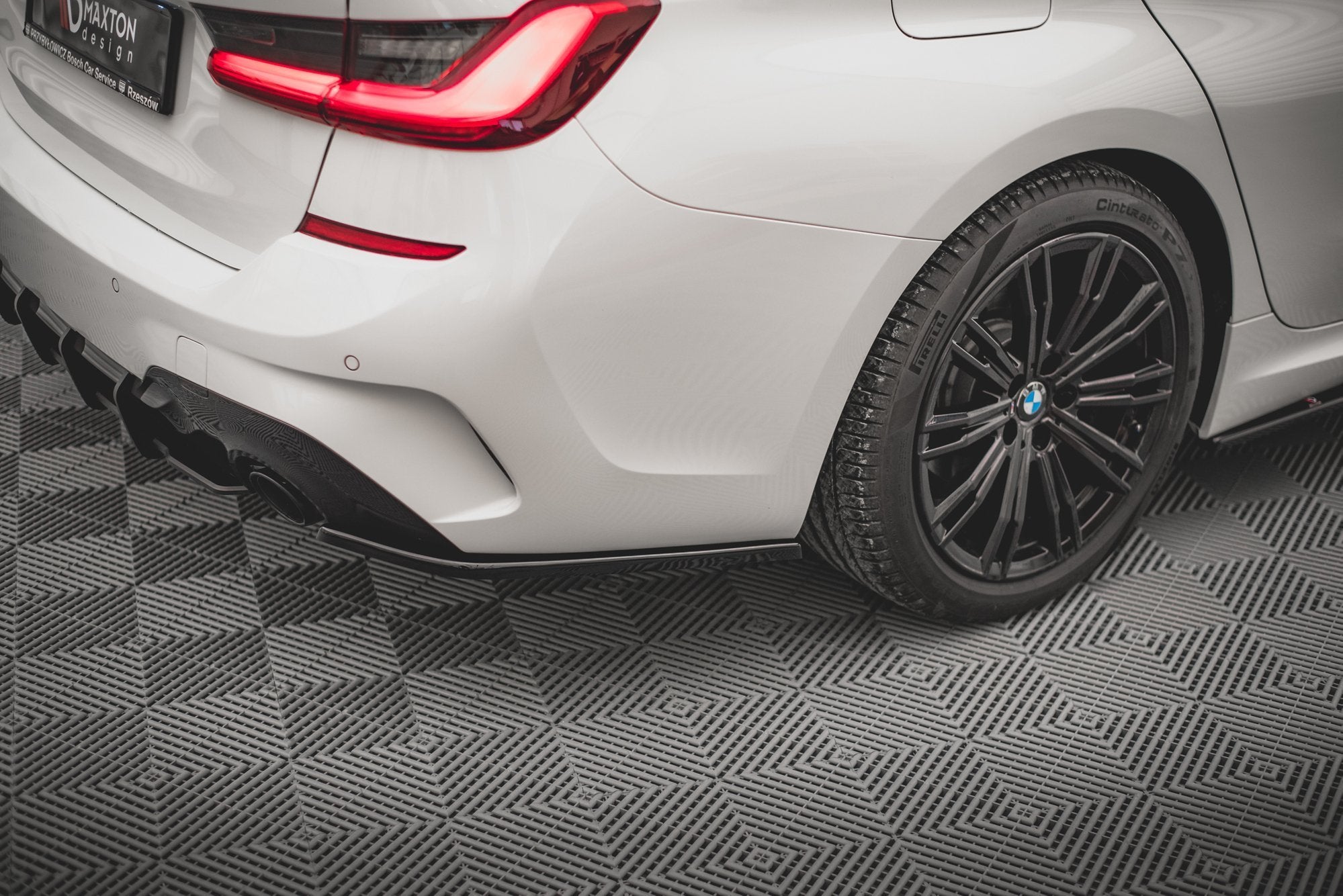 Maxton Design Heck Ansatz Flaps Diffusor V.2 passend für BMW 3er G20 / G21 M-Paket schwarz Hochglanz