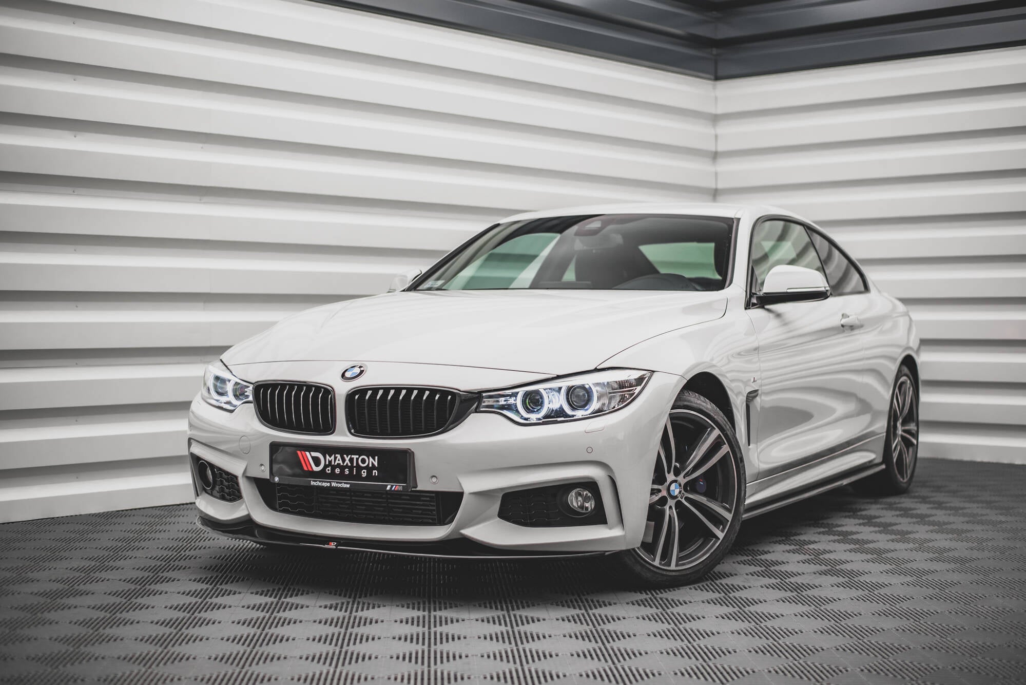 Maxton Design Street+ Spoilerlippe Front Ansatz V.2 passend für BMW 4er Coupe / Gran Coupe / Cabrio M-Paket F32 / F36 / F33 schwarz Hochglanz