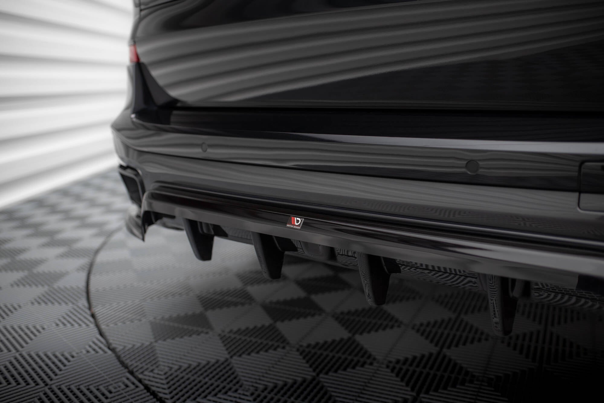 Maxton Design Street+ Mittlerer Diffusor RACE passend für BMW X5 M-Paket G05 schwarz Hochglanz