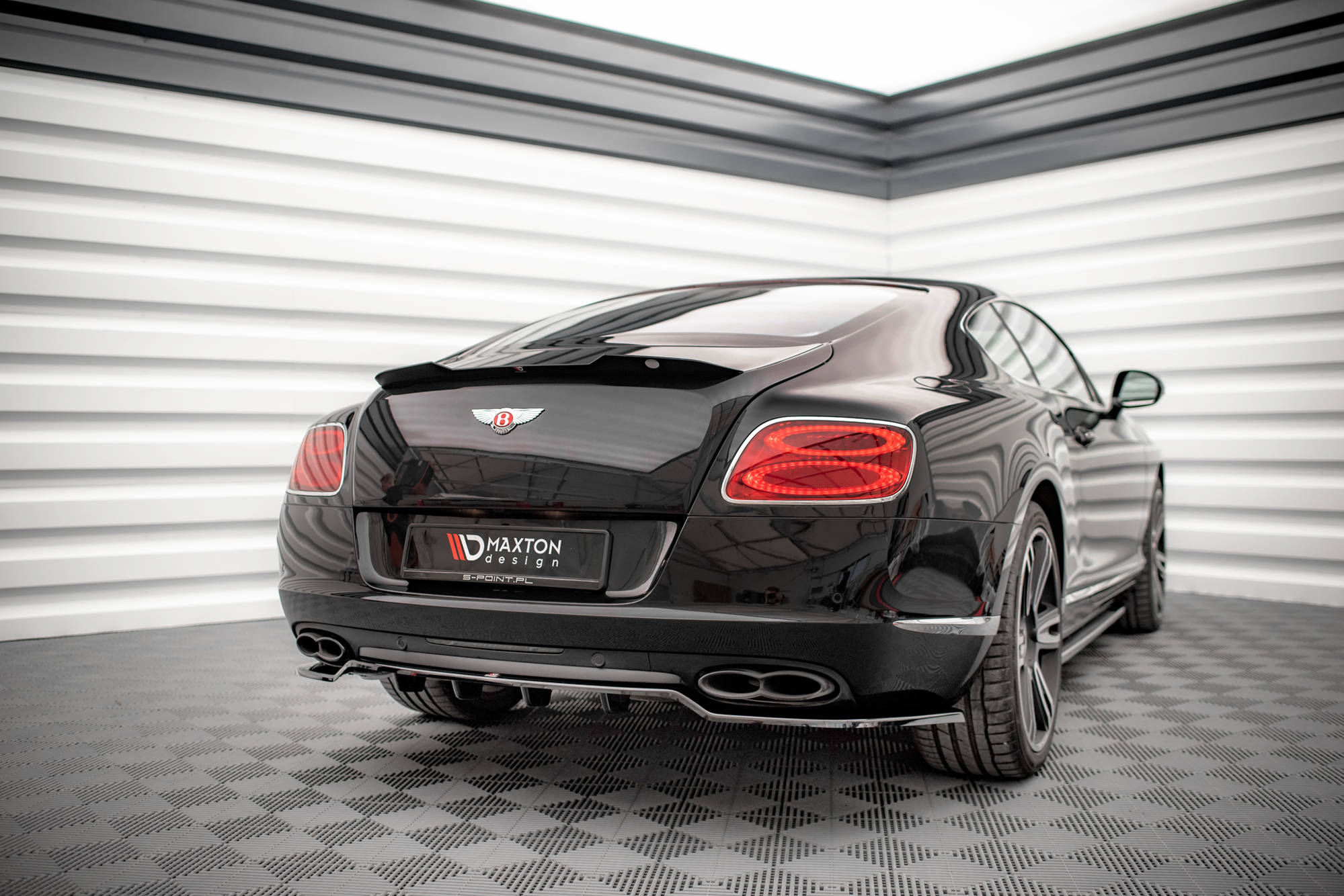 Maxton Design Street+ Mittlerer Diffusor RACE passend für Bentley Continental GT V8 S Mk2 schwarz Hochglanz